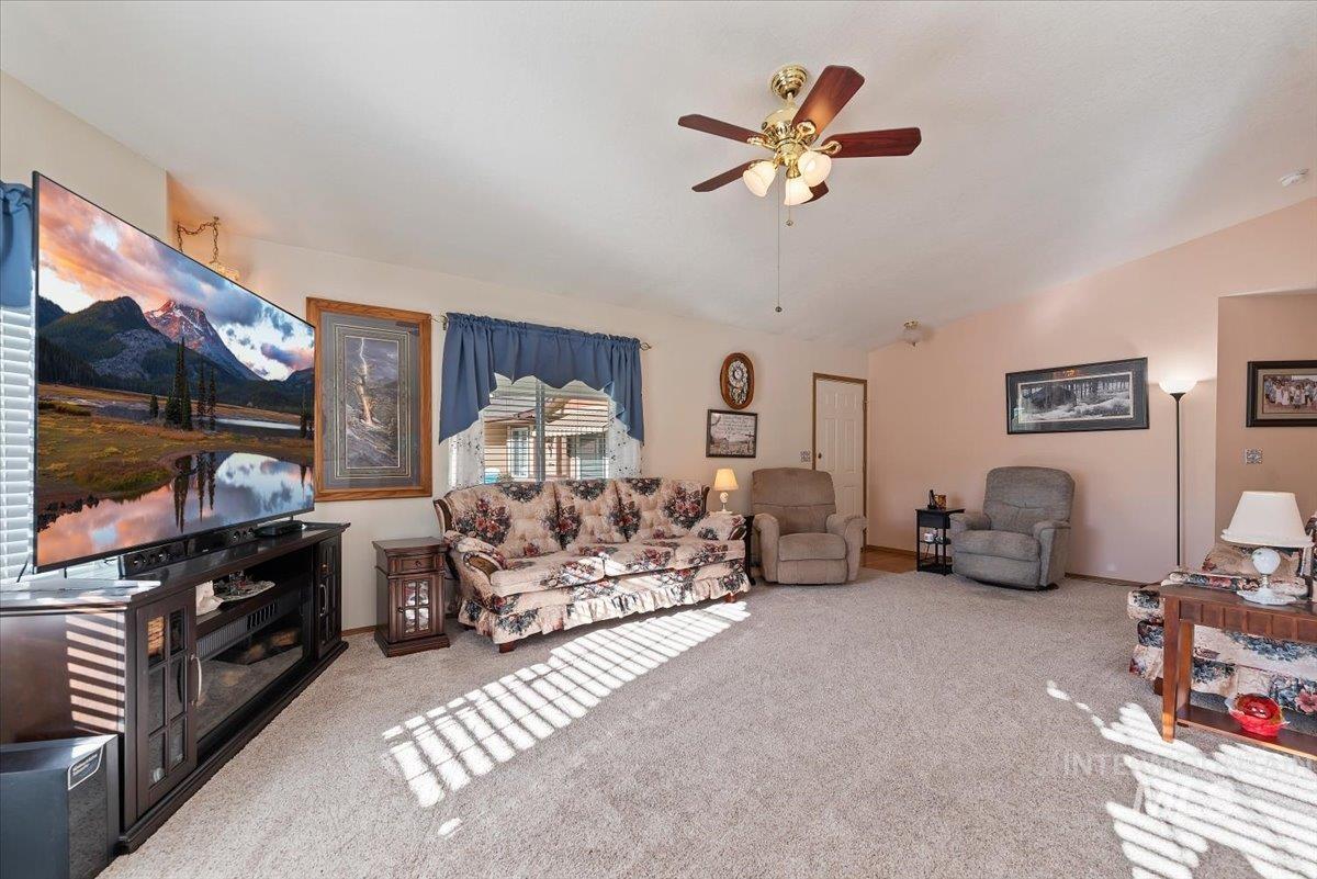 1100 Burnett Drive Property Photo 7