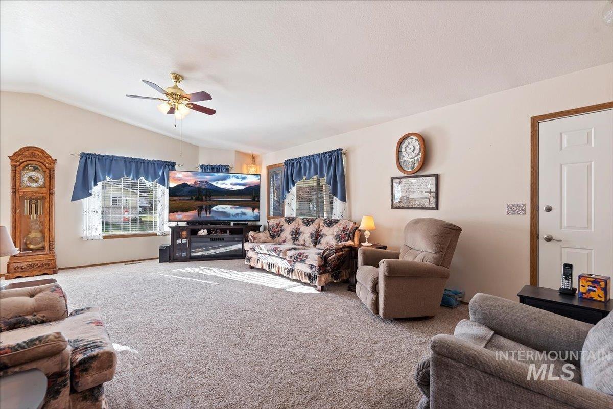 1100 Burnett Drive Property Photo 8