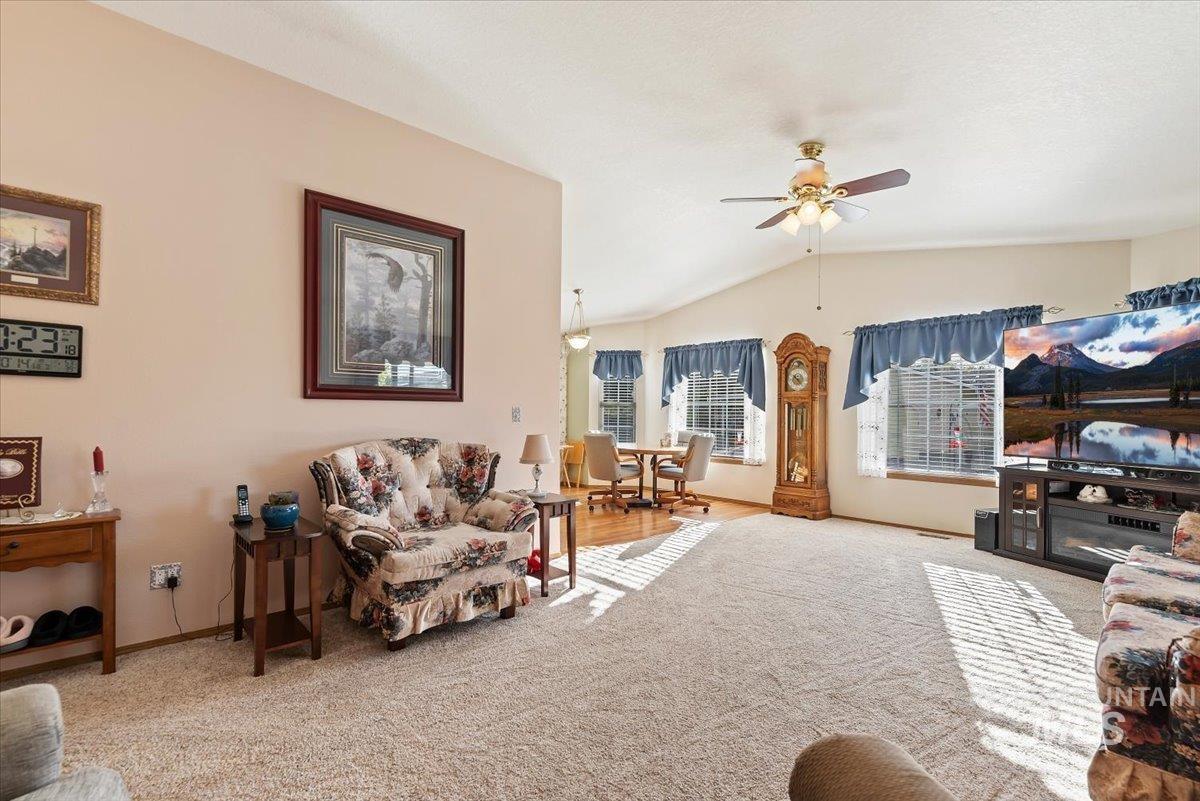 1100 Burnett Drive Property Photo 9