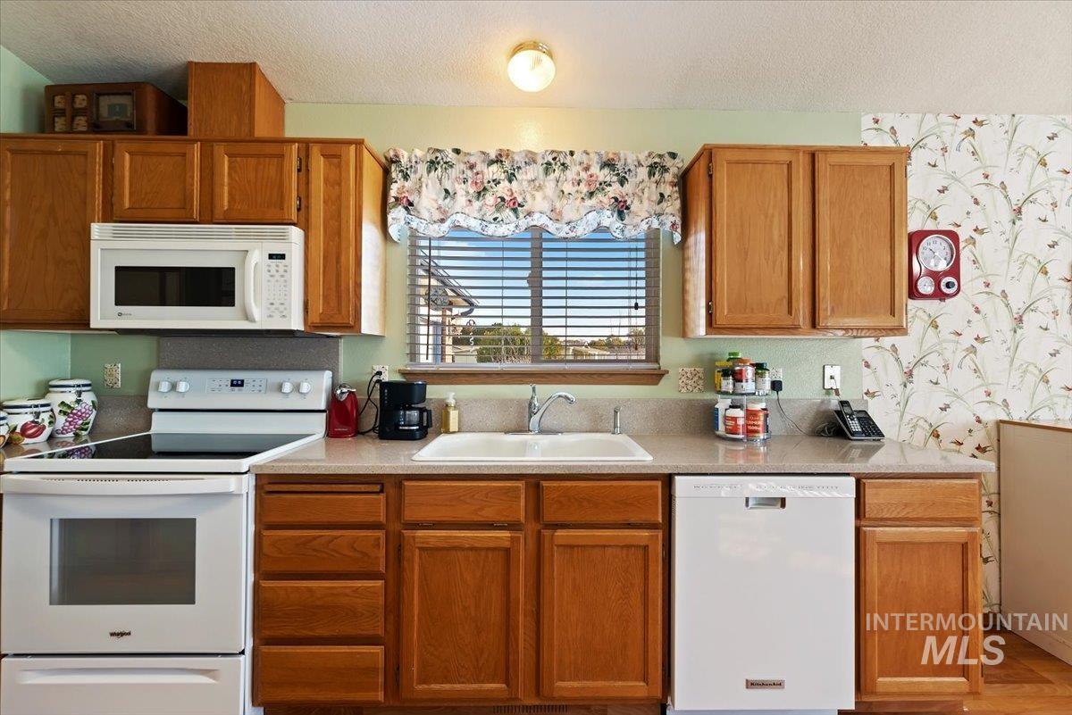 1100 Burnett Drive Property Photo 15