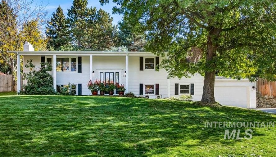 533 E Curling Dr Property Photo 1