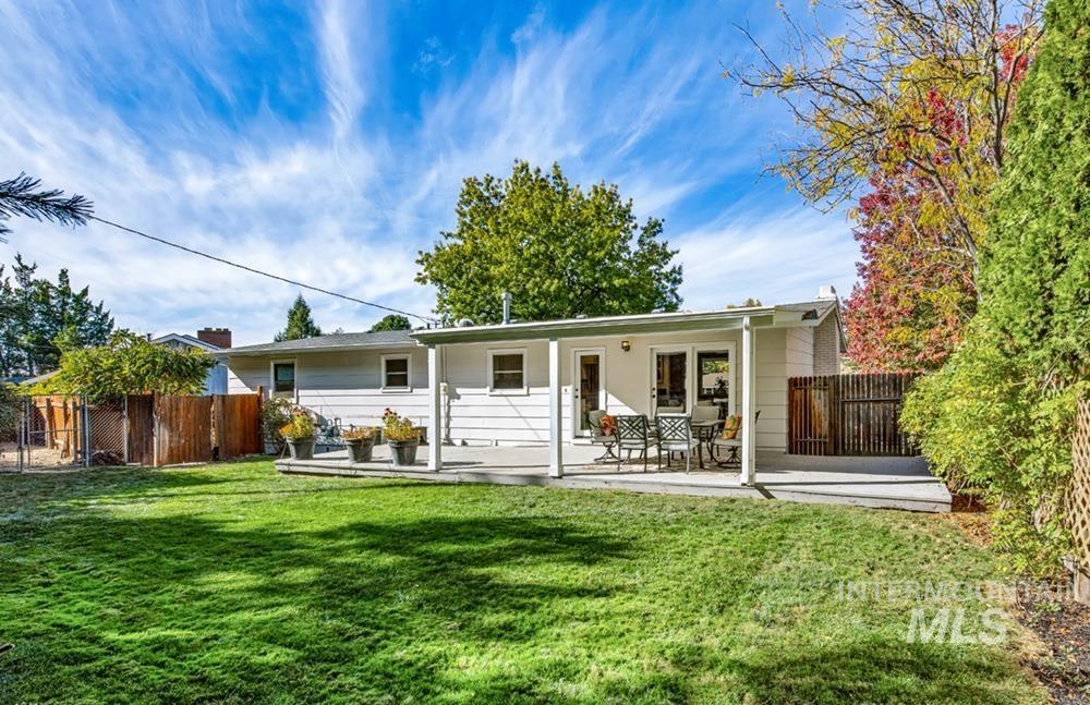 533 E Curling Dr Property Photo 20