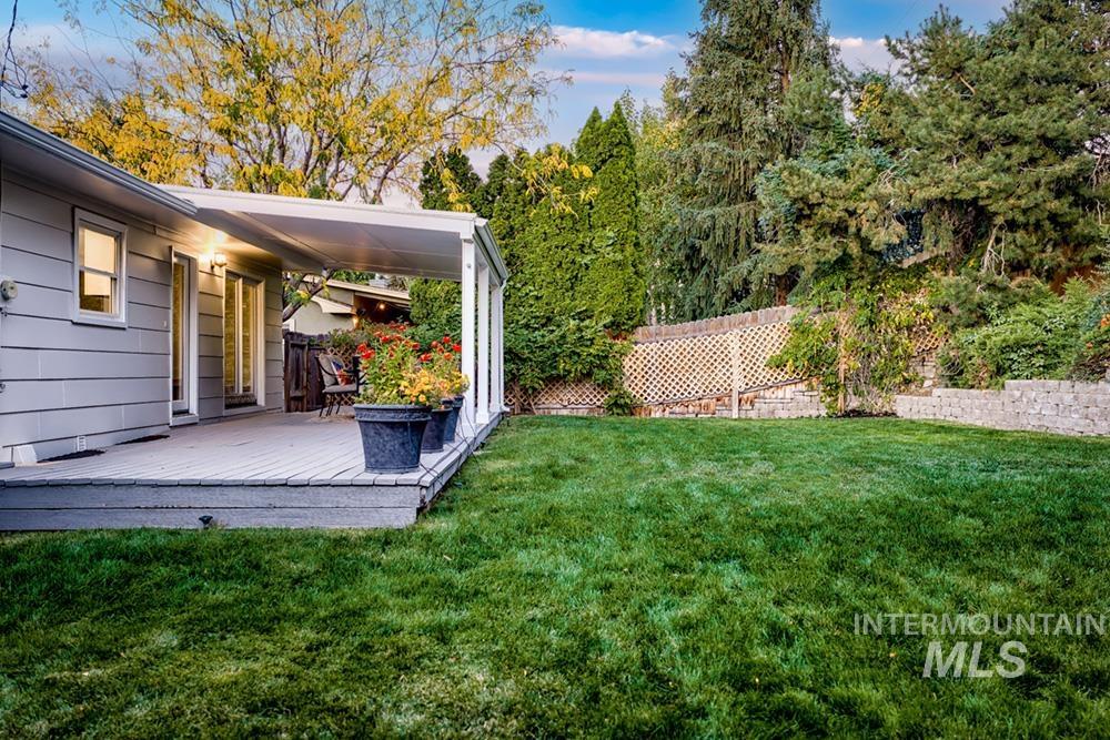 533 E Curling Dr Property Photo 25