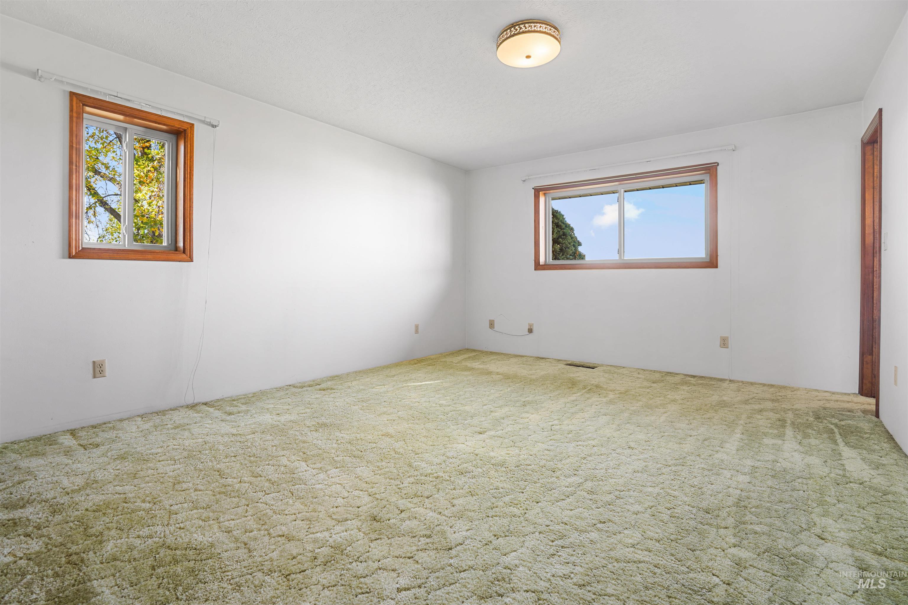 399 S 100 W Property Photo 13