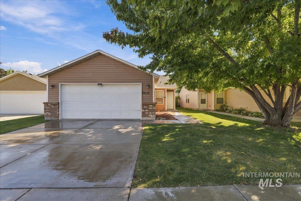 6952 S Dewberry Property Photo 1