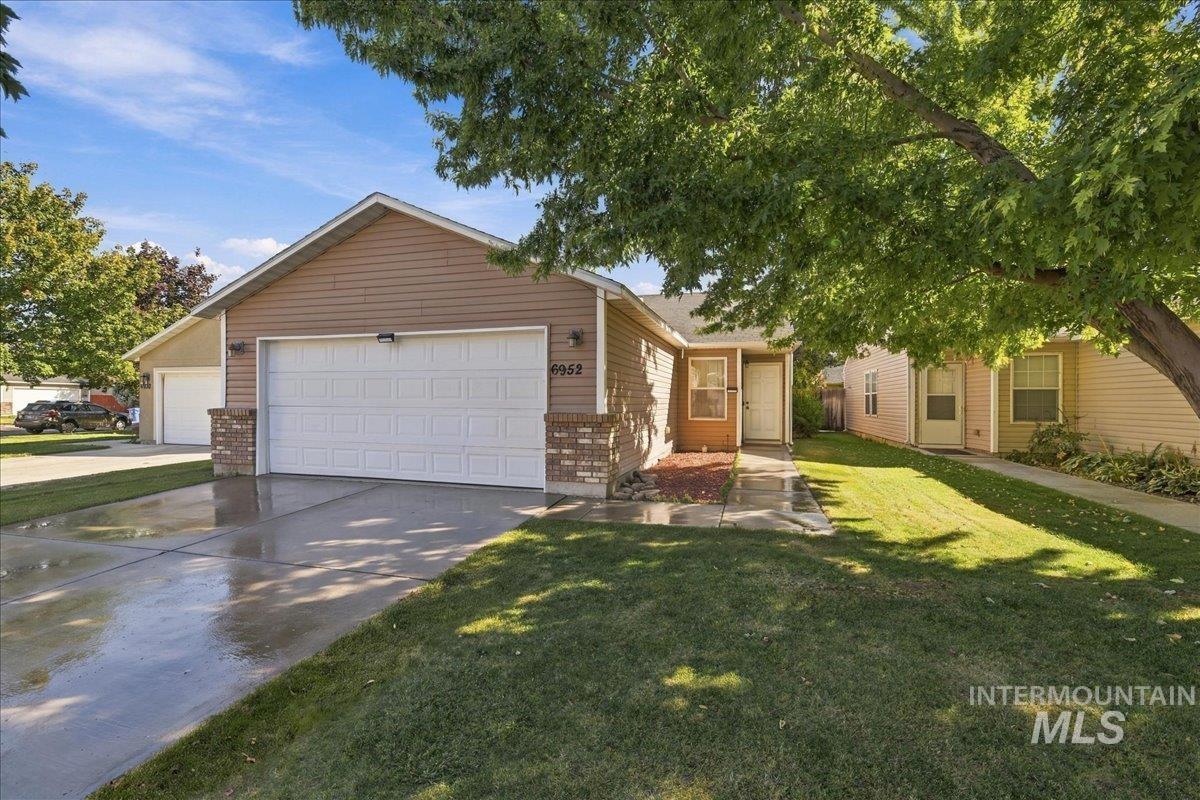 6952 S Dewberry Property Photo 2