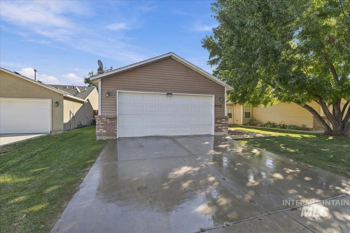 6952 S Dewberry Property Photo 3