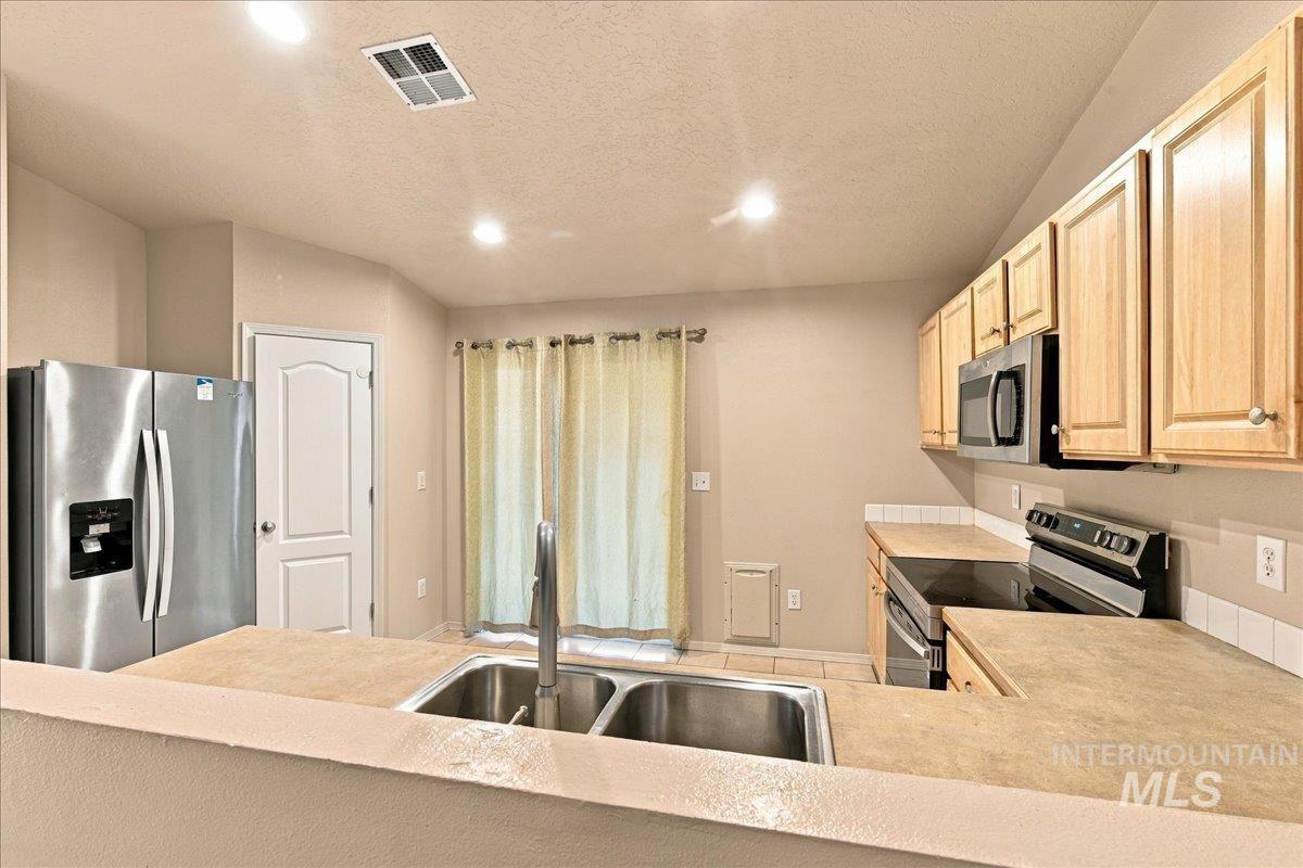 6952 S Dewberry Property Photo 8