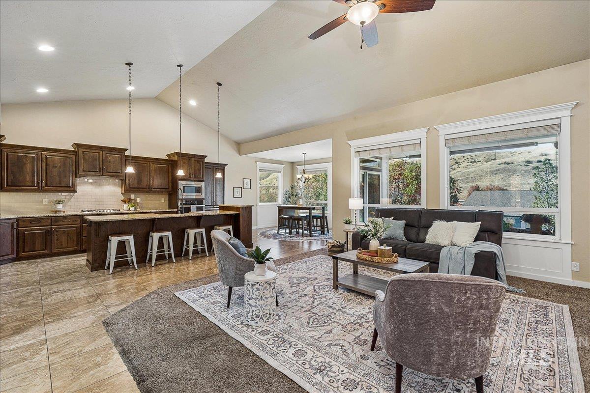 18091 N Highfield Way Property Photo 14