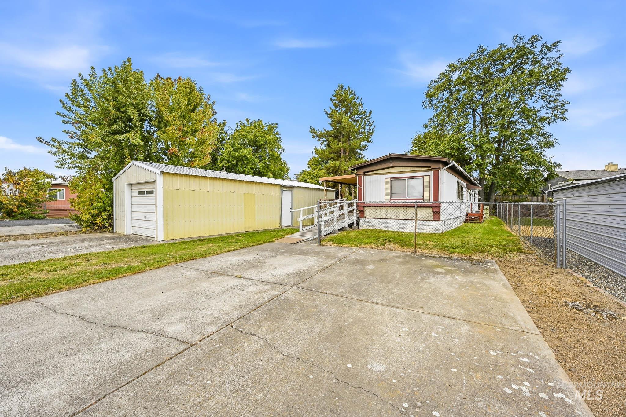 912 Pine Street Property Photo 1