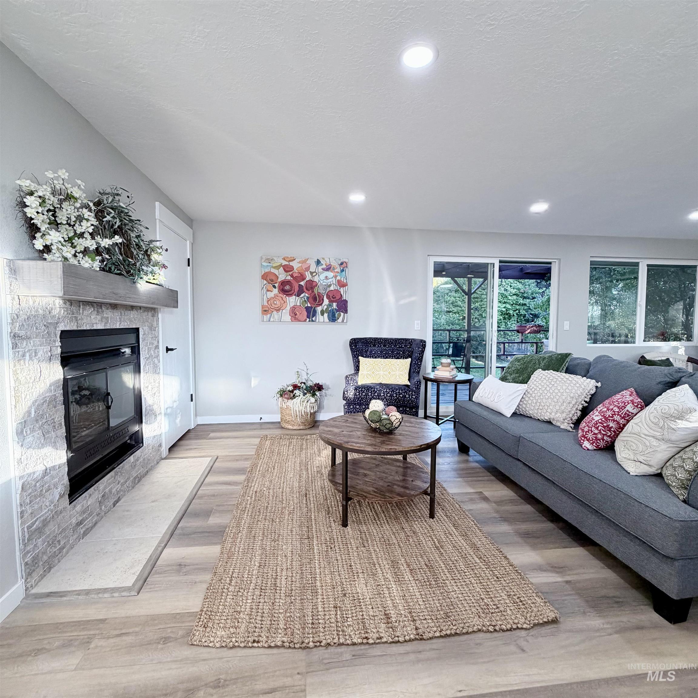 3762 S Summerset Way Property Photo 4