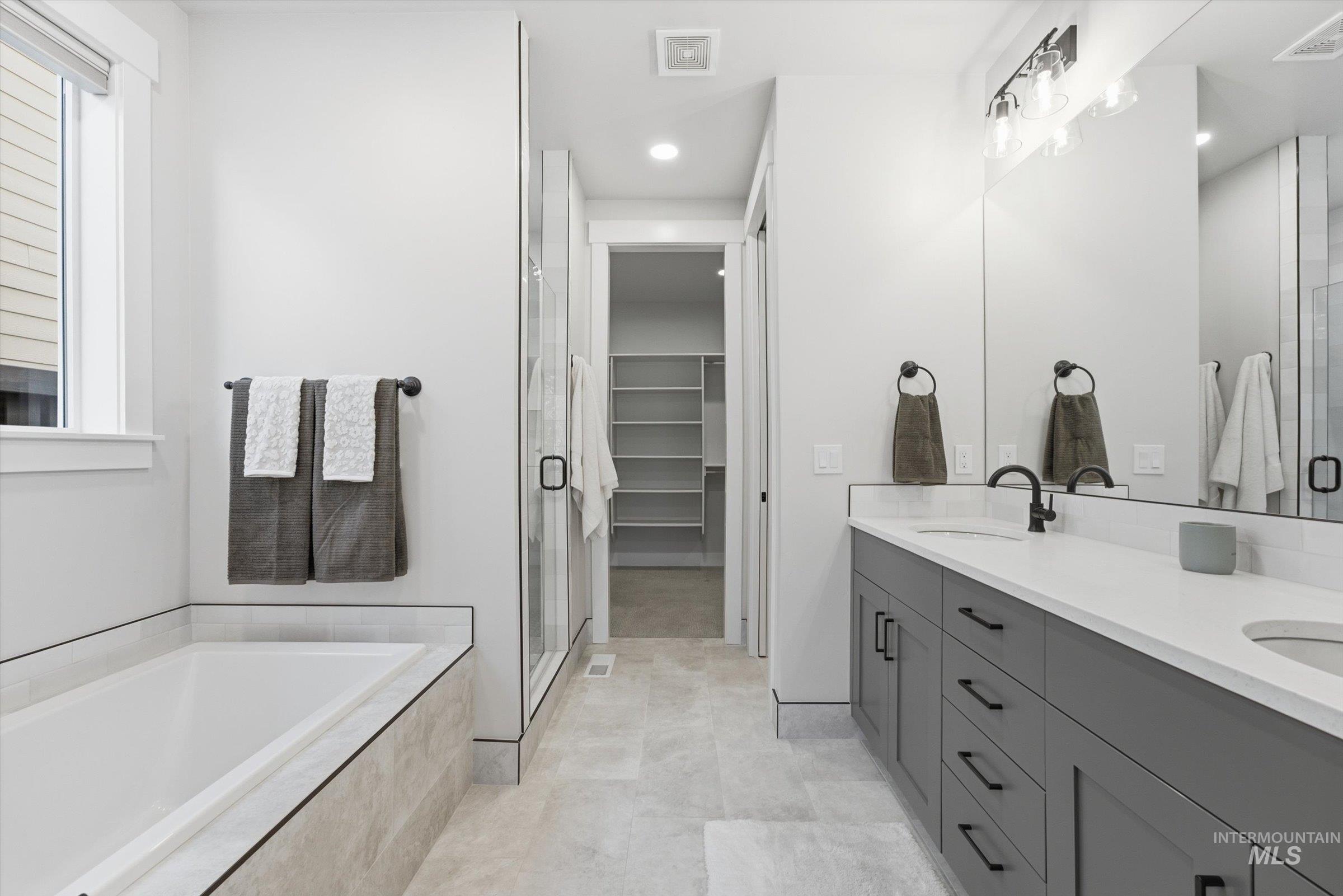 1672 E Spire St. Property Photo 15