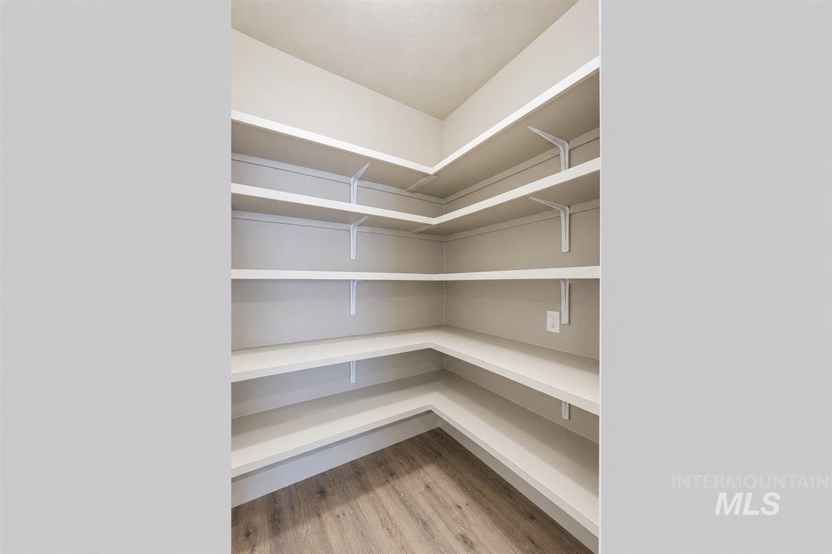 470 E Claymont Ct Property Photo 12