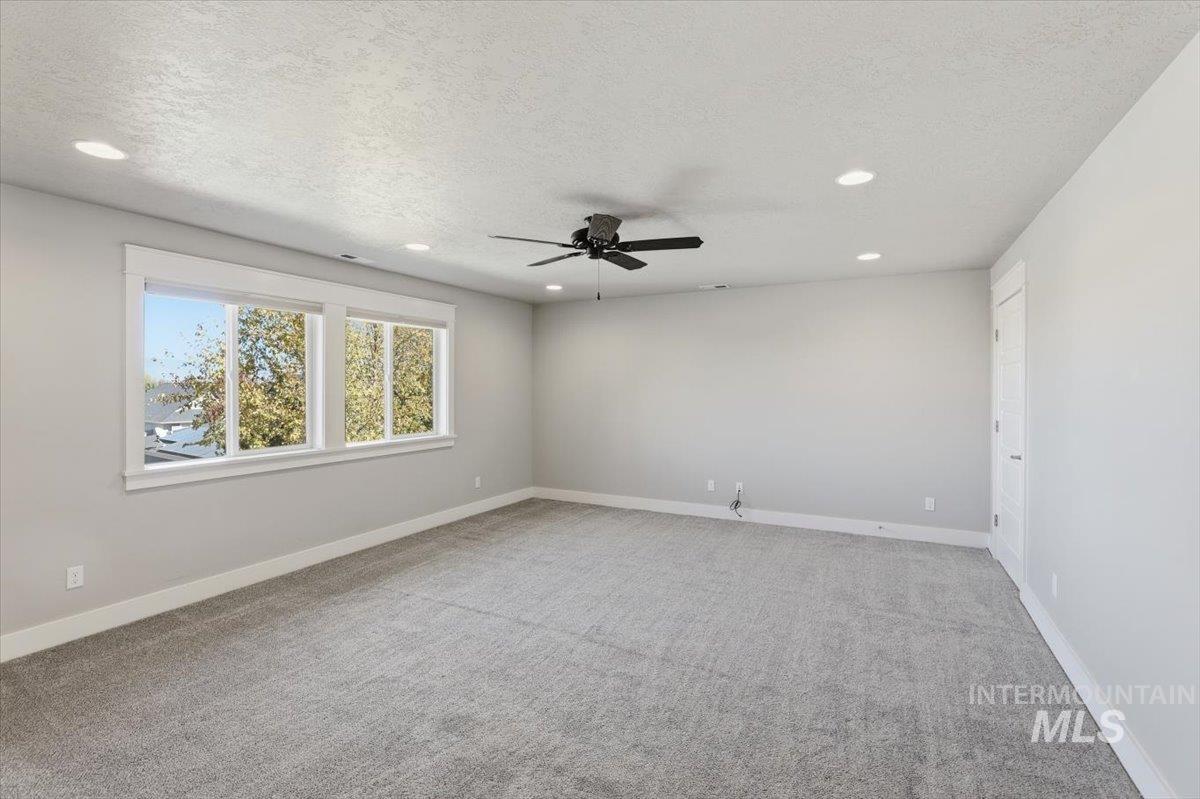 470 E Claymont Ct Property Photo 28