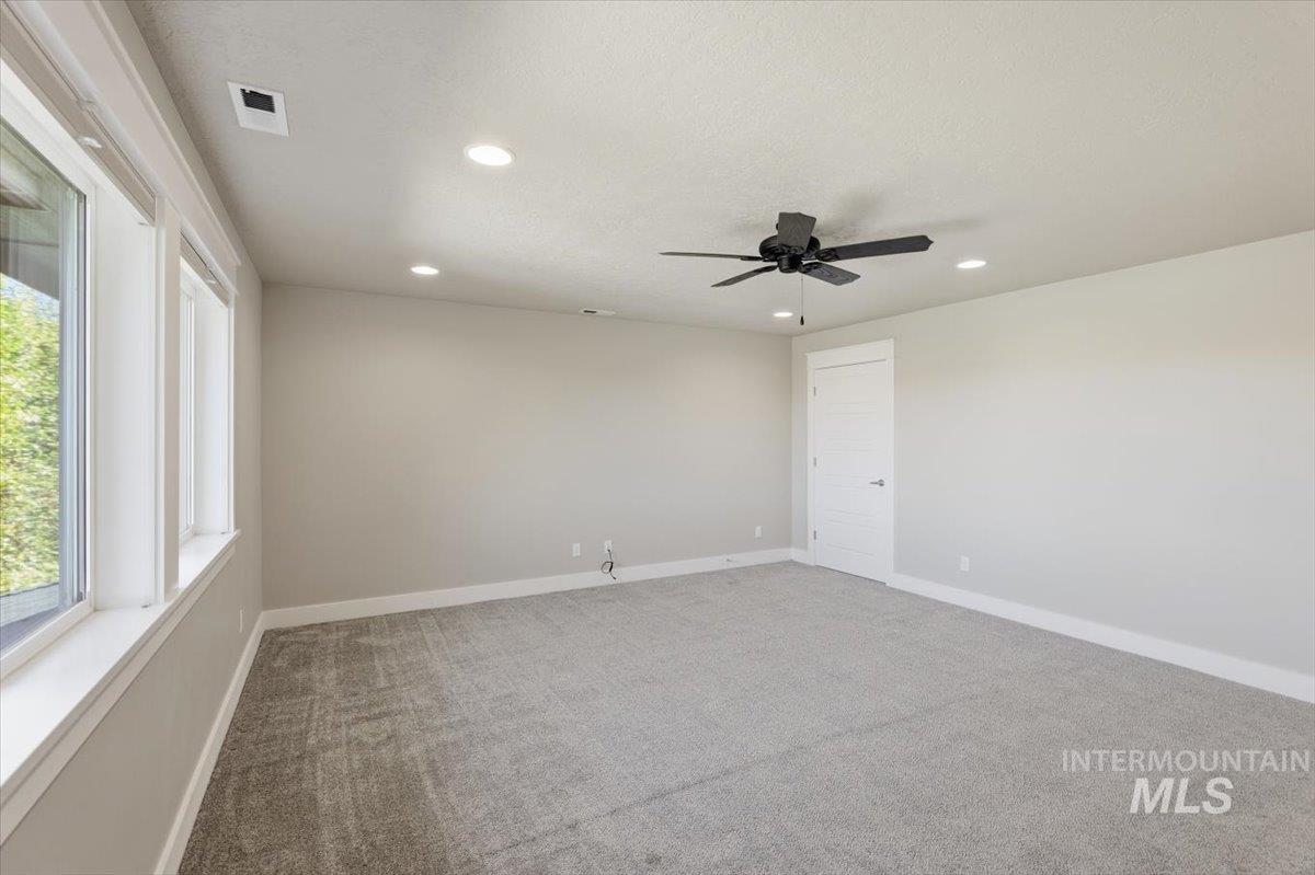 470 E Claymont Ct Property Photo 29