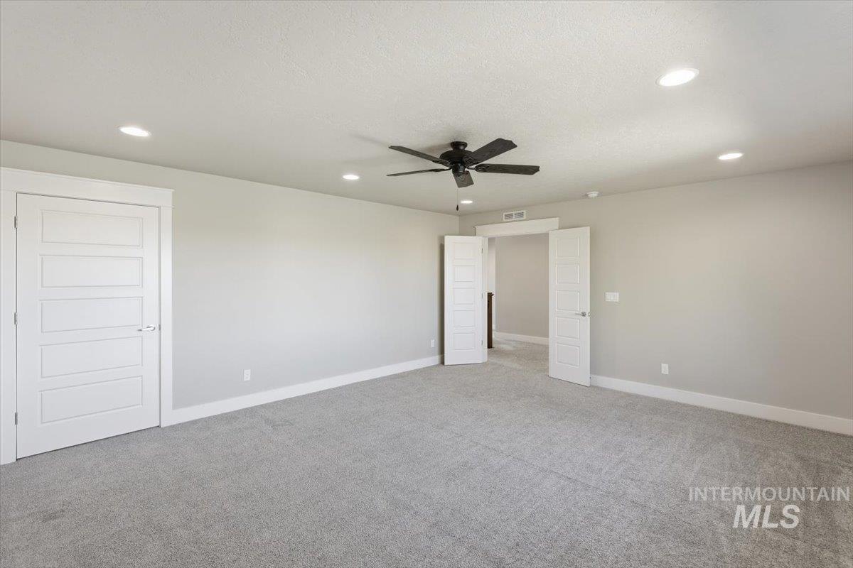 470 E Claymont Ct Property Photo 30