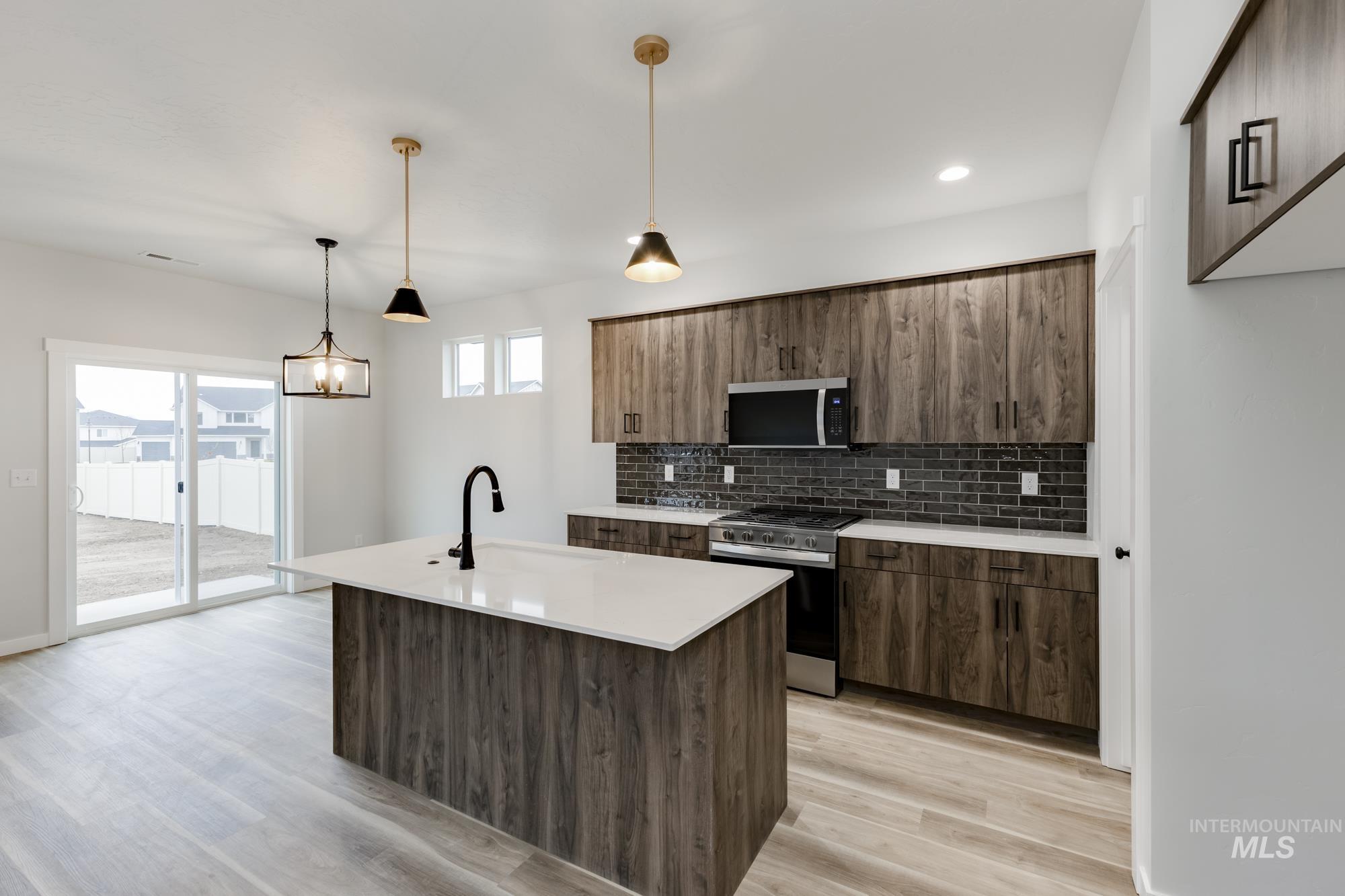 2022 S Summerson Way Property Photo 3