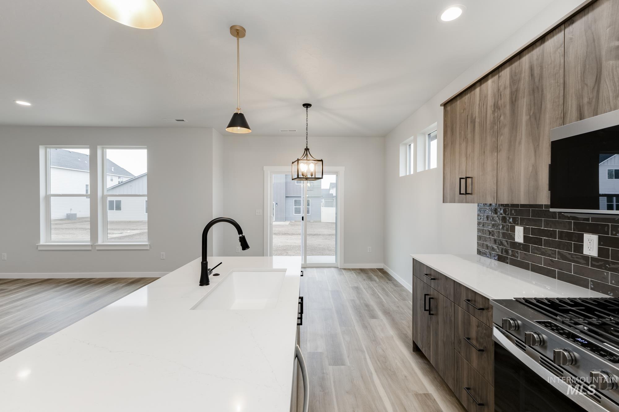 2022 S Summerson Way Property Photo 4