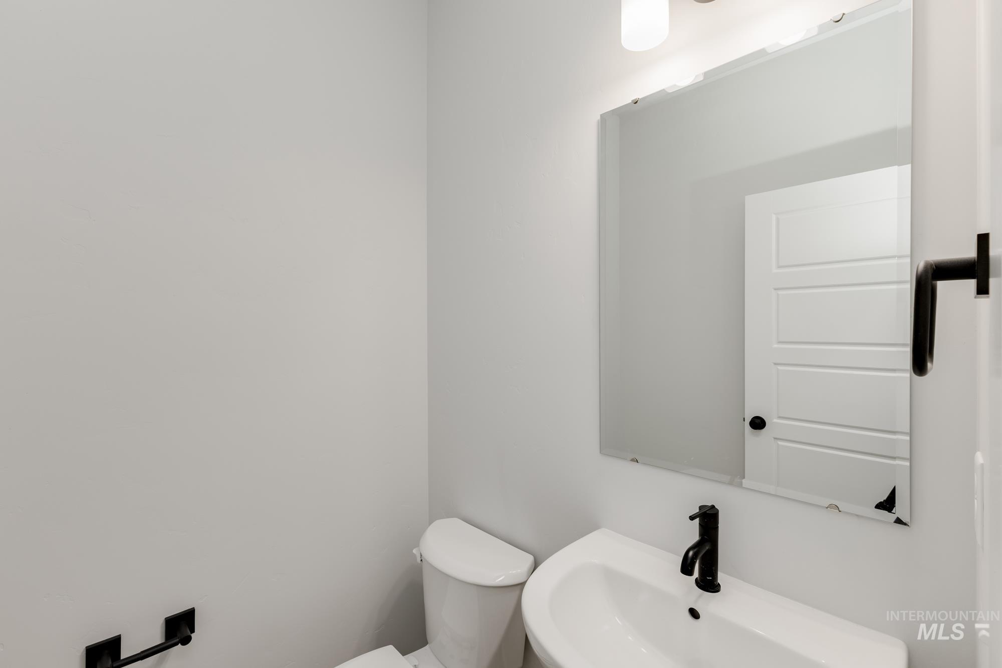 2022 S Summerson Way Property Photo 9