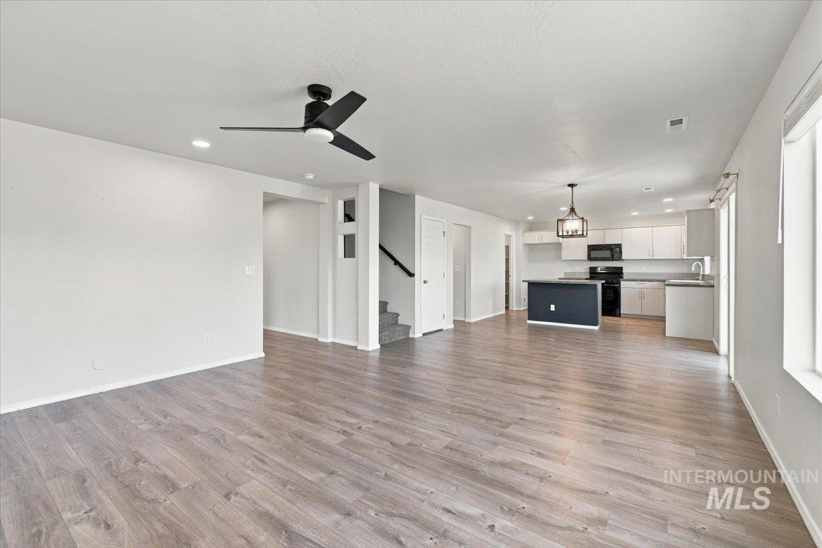 7404 E Marble Springs Dr Property Photo 7