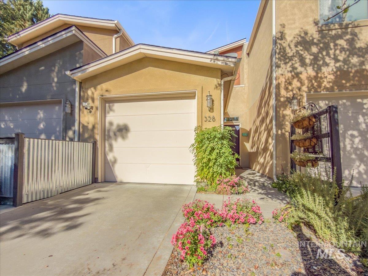 328 E Water Pocket Ln.