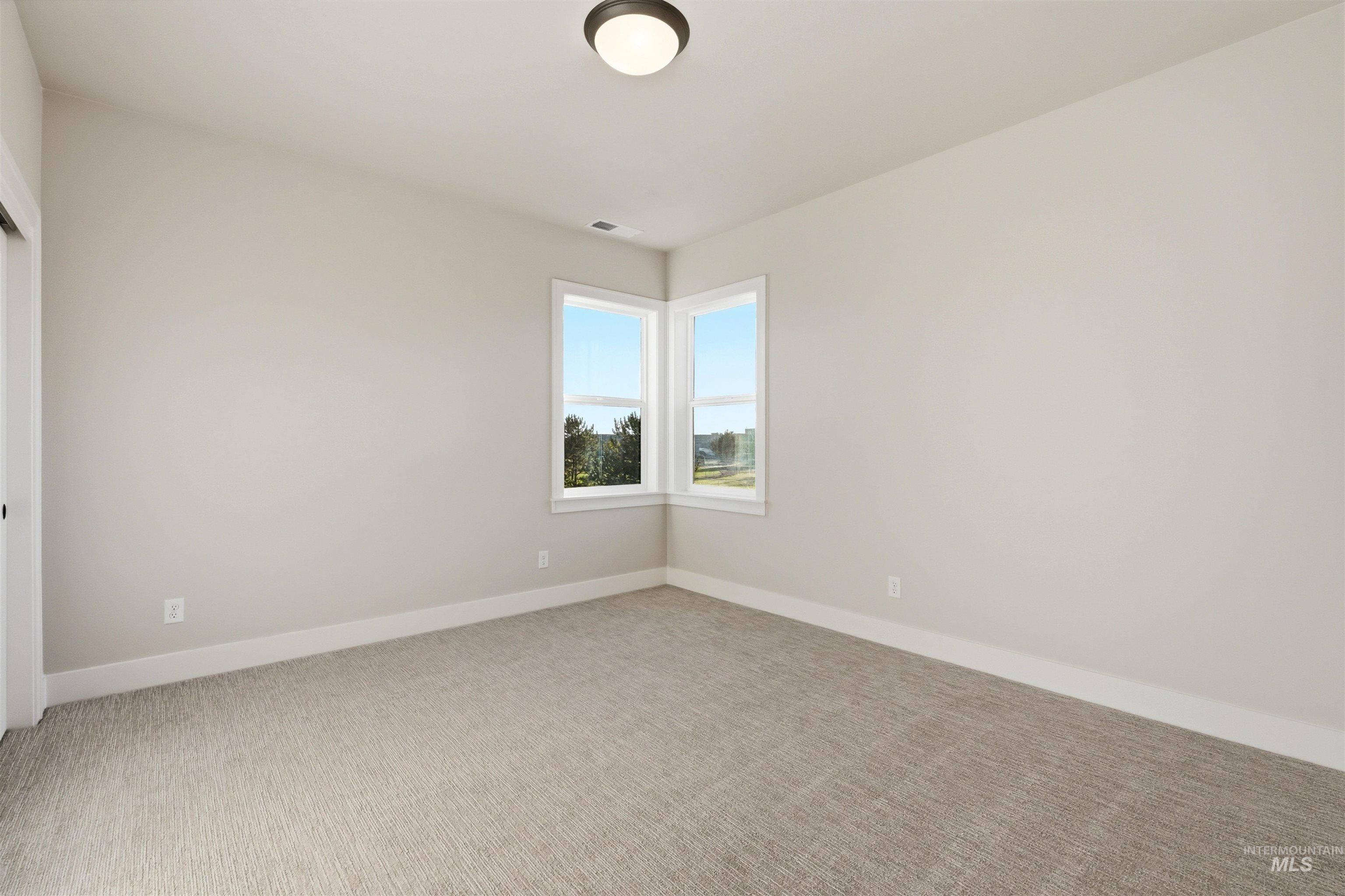 849 N Creekwater Ave Property Photo 34