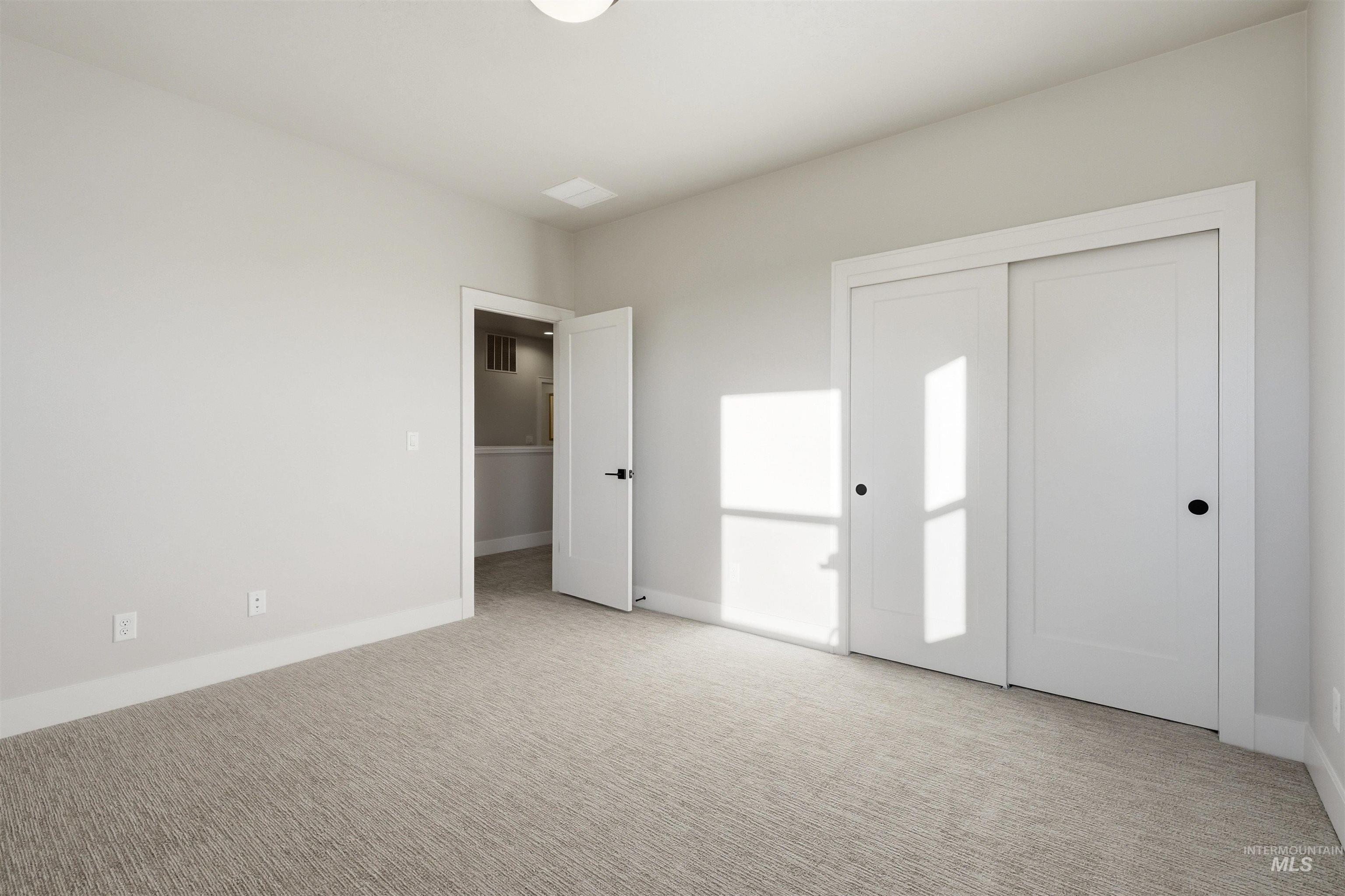 849 N Creekwater Ave Property Photo 36