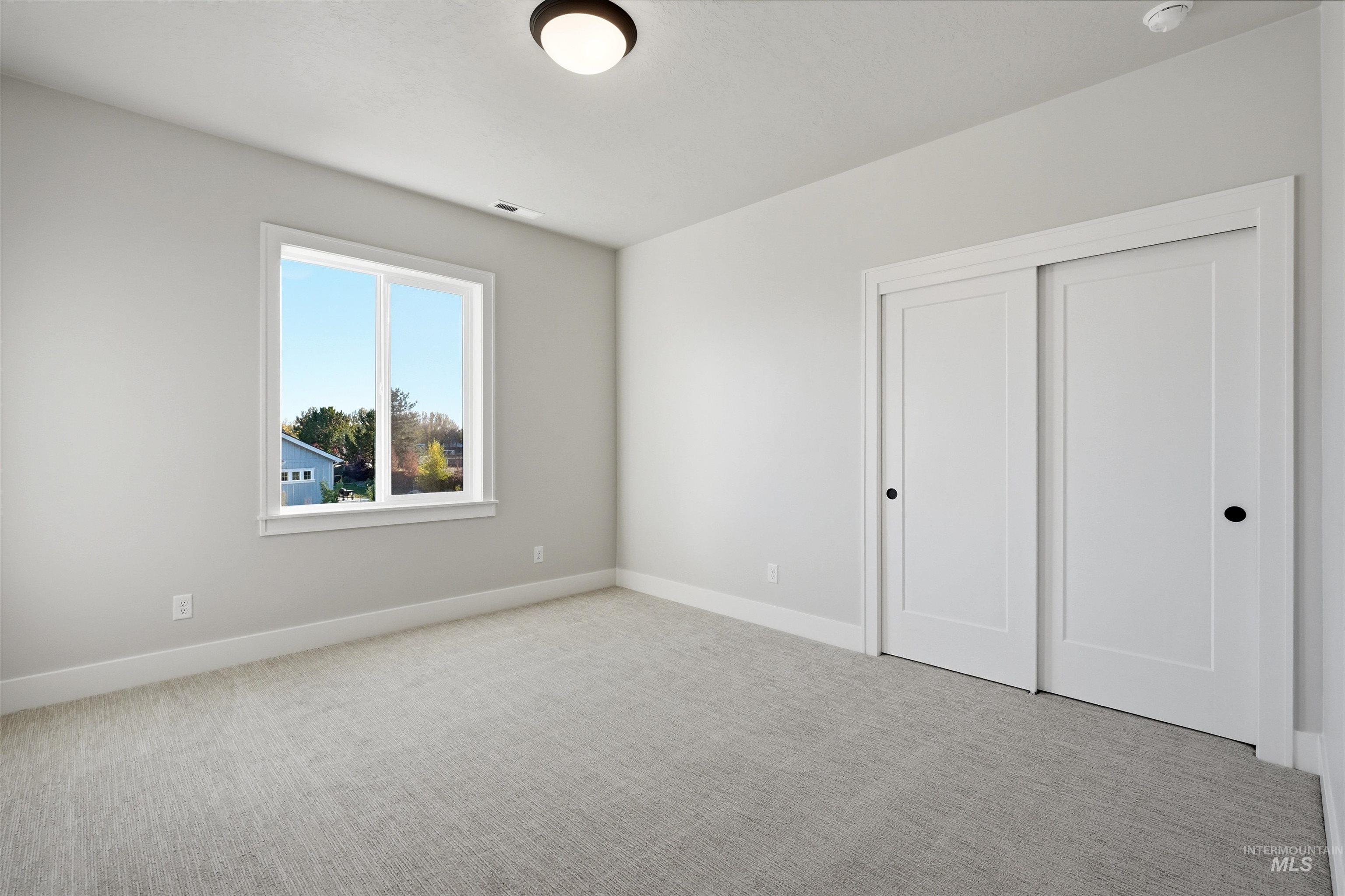 849 N Creekwater Ave Property Photo 37