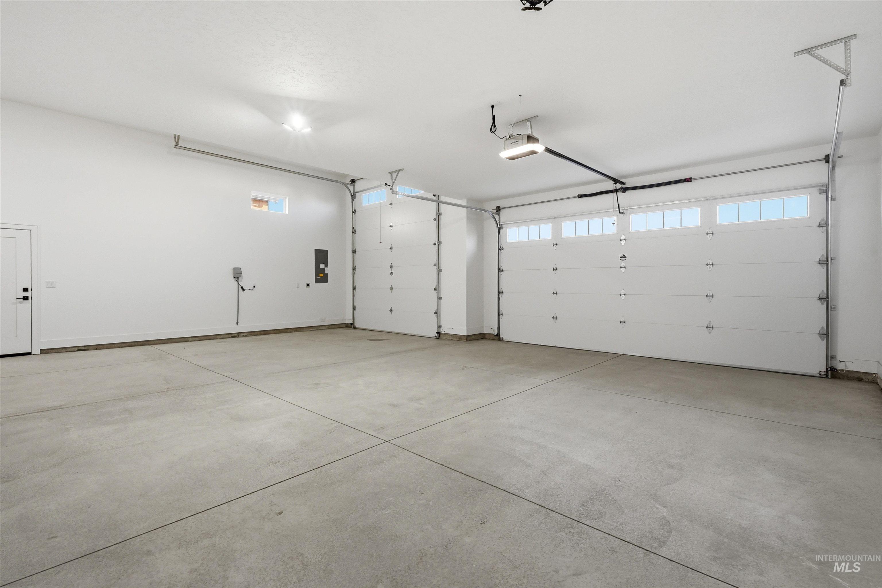 849 N Creekwater Ave Property Photo 49