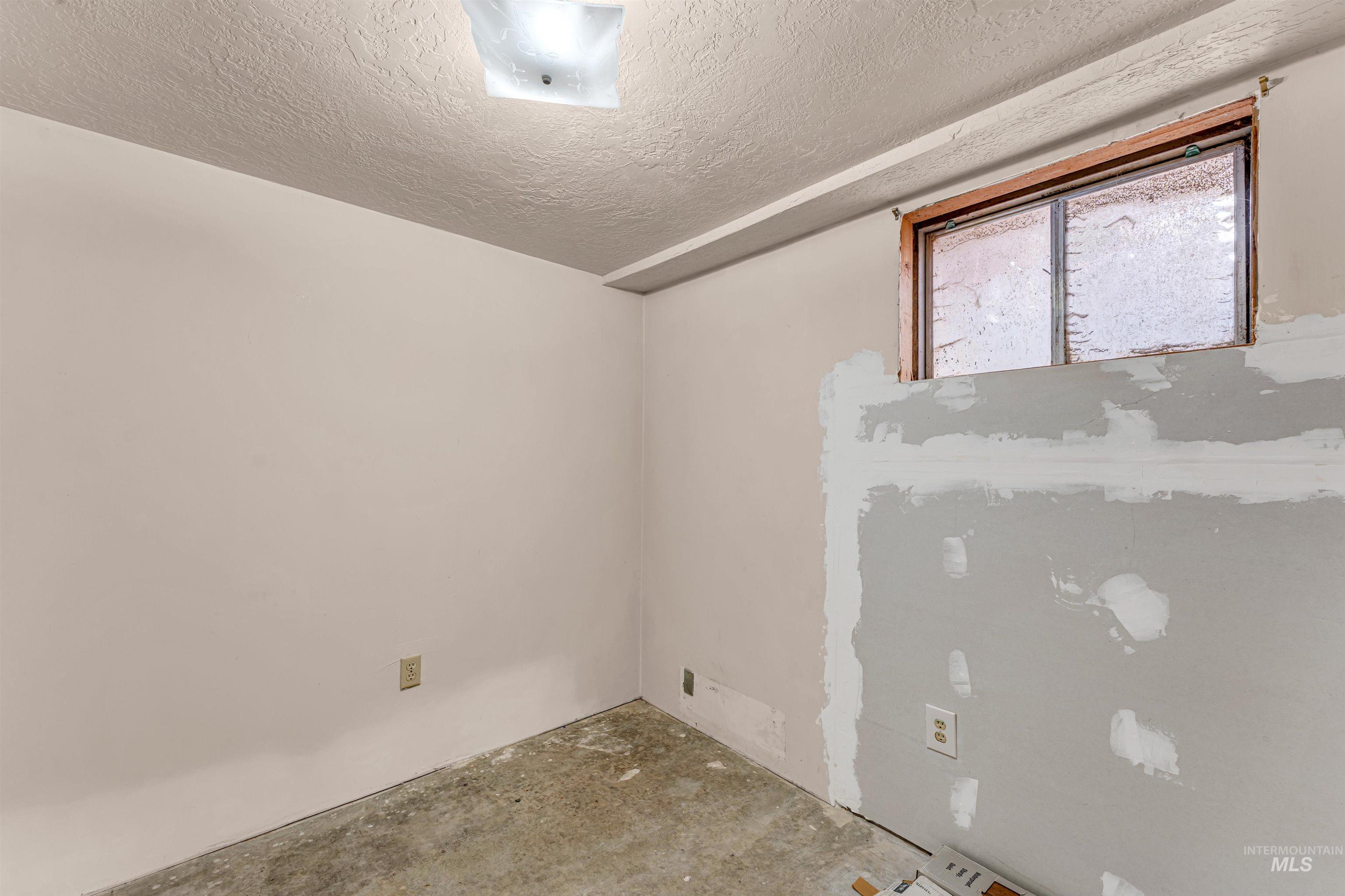 651 Calico Property Photo 37