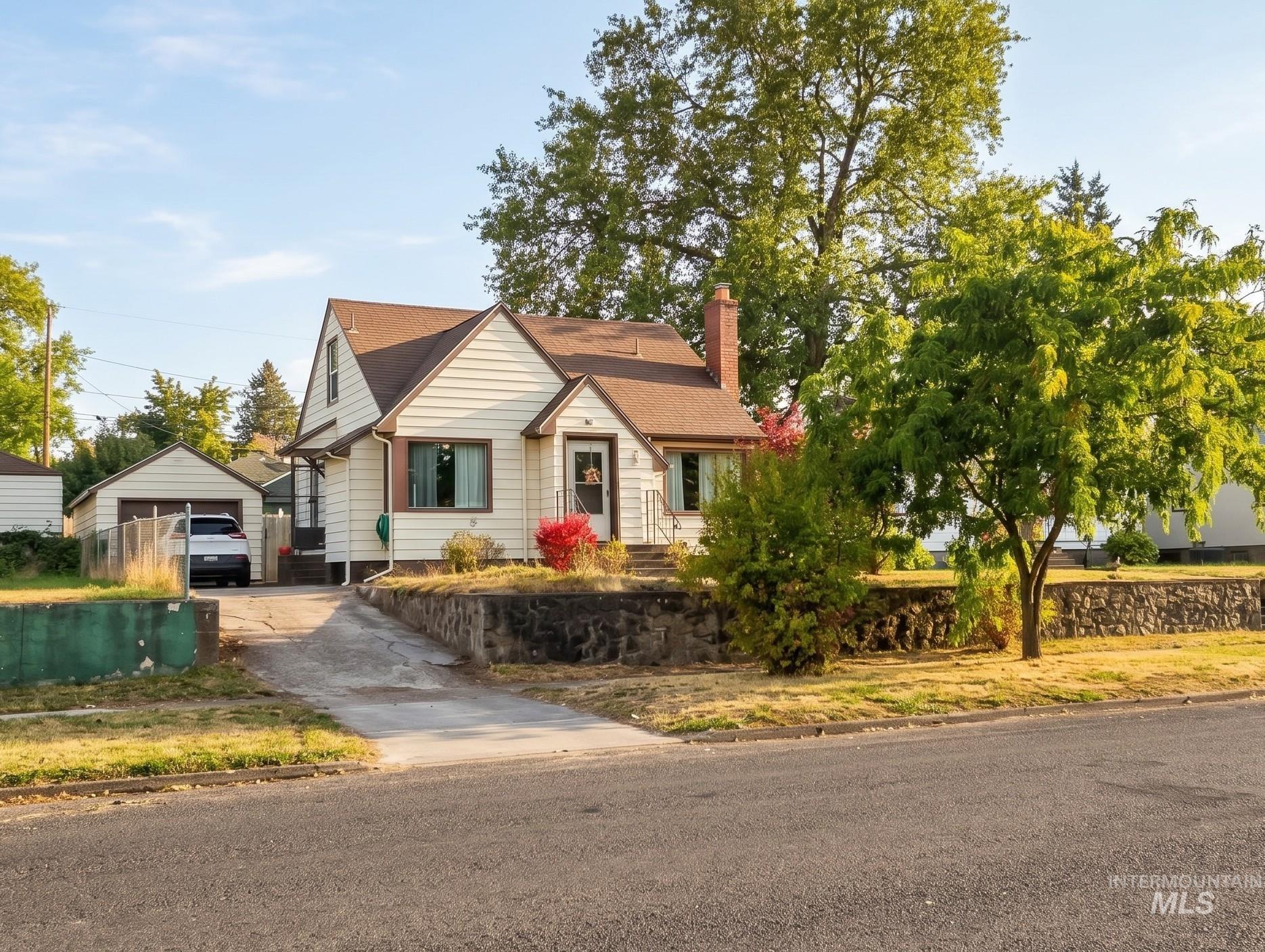 1618 13th Property Photo 1
