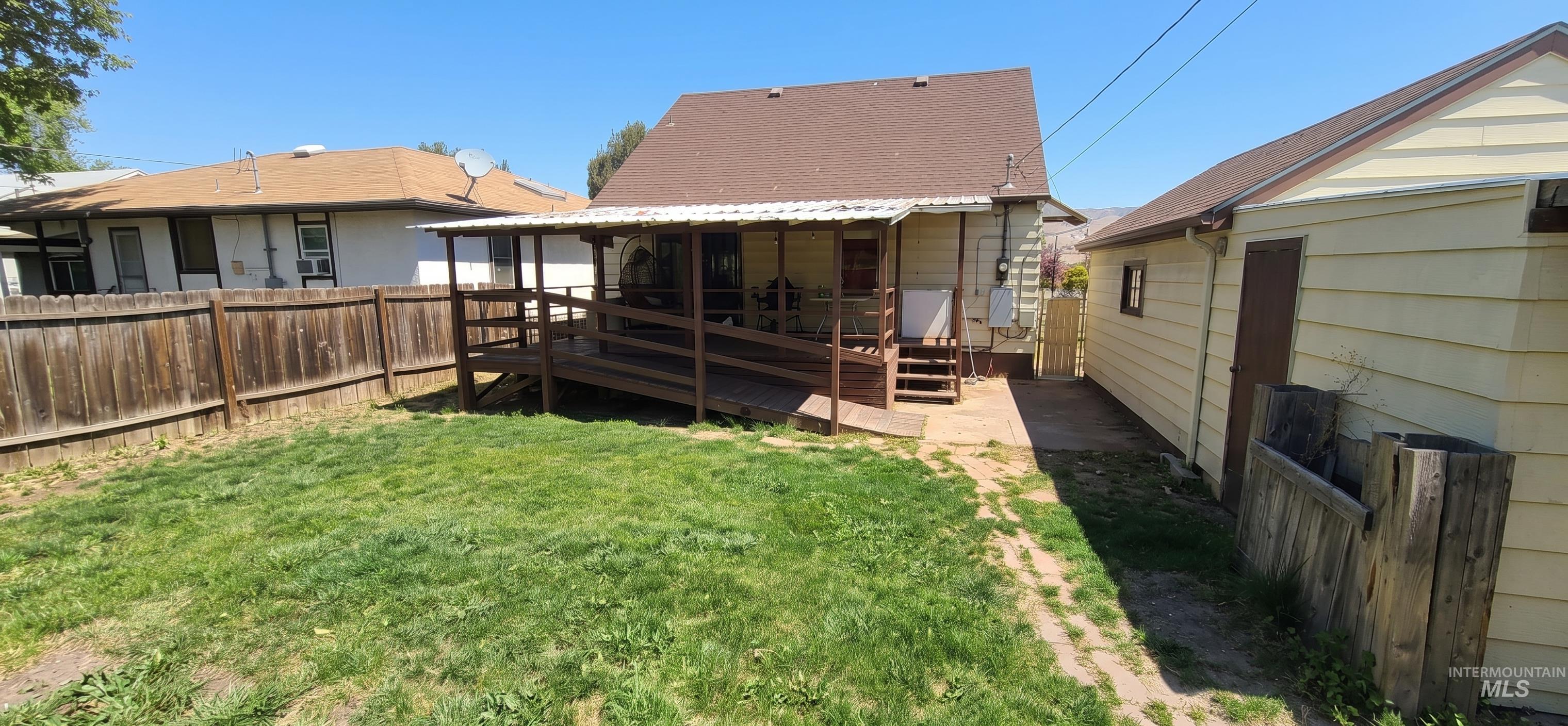 1618 13th Property Photo 4