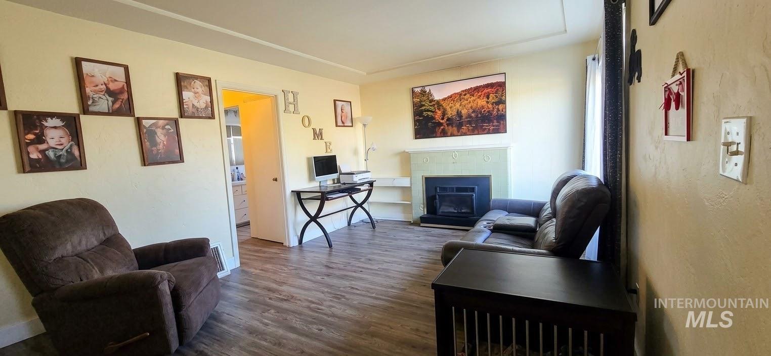 1618 13th Property Photo 8