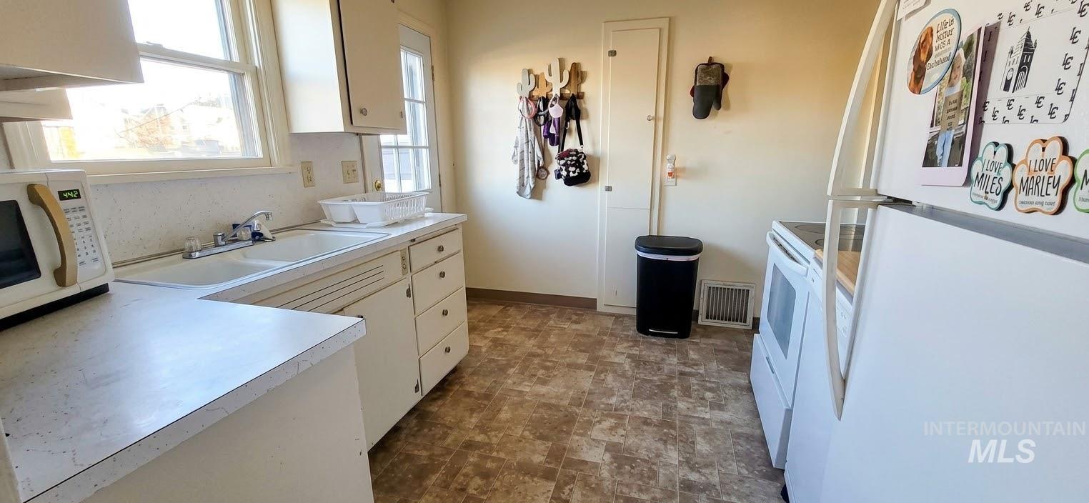 1618 13th Property Photo 9
