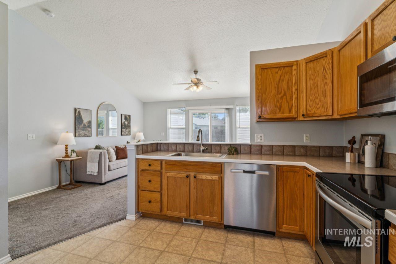 11695 W Huckleberry Dr Property Photo 12