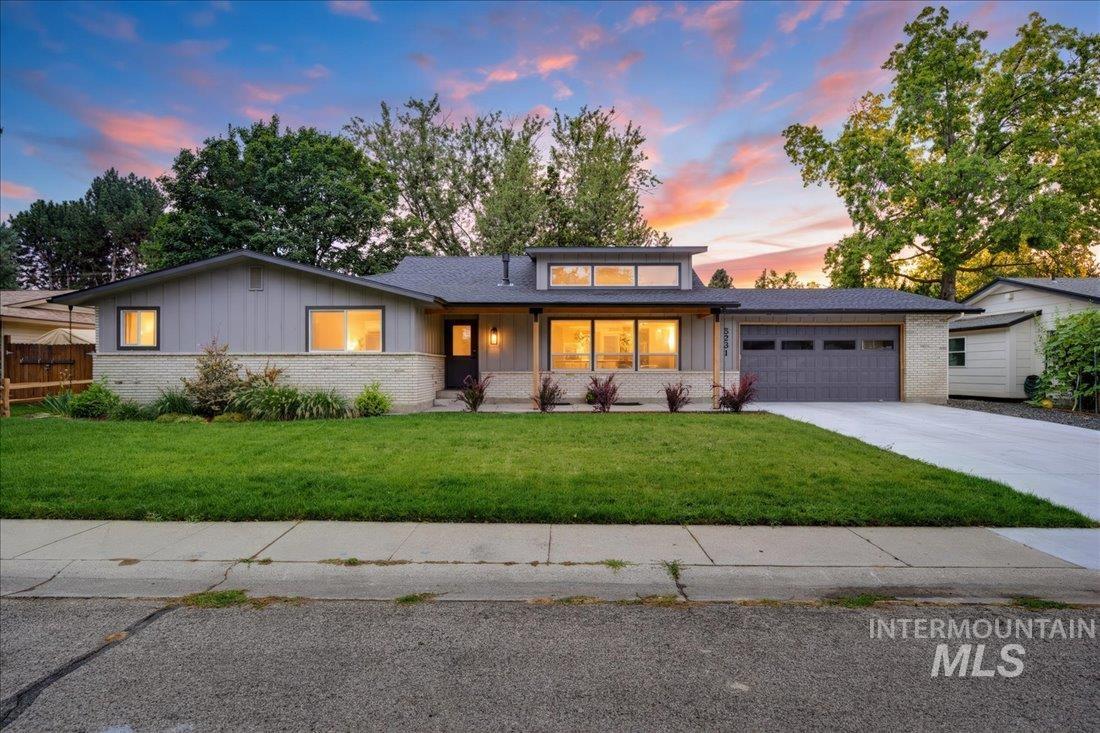 5231 N Sorrento Dr Property Photo