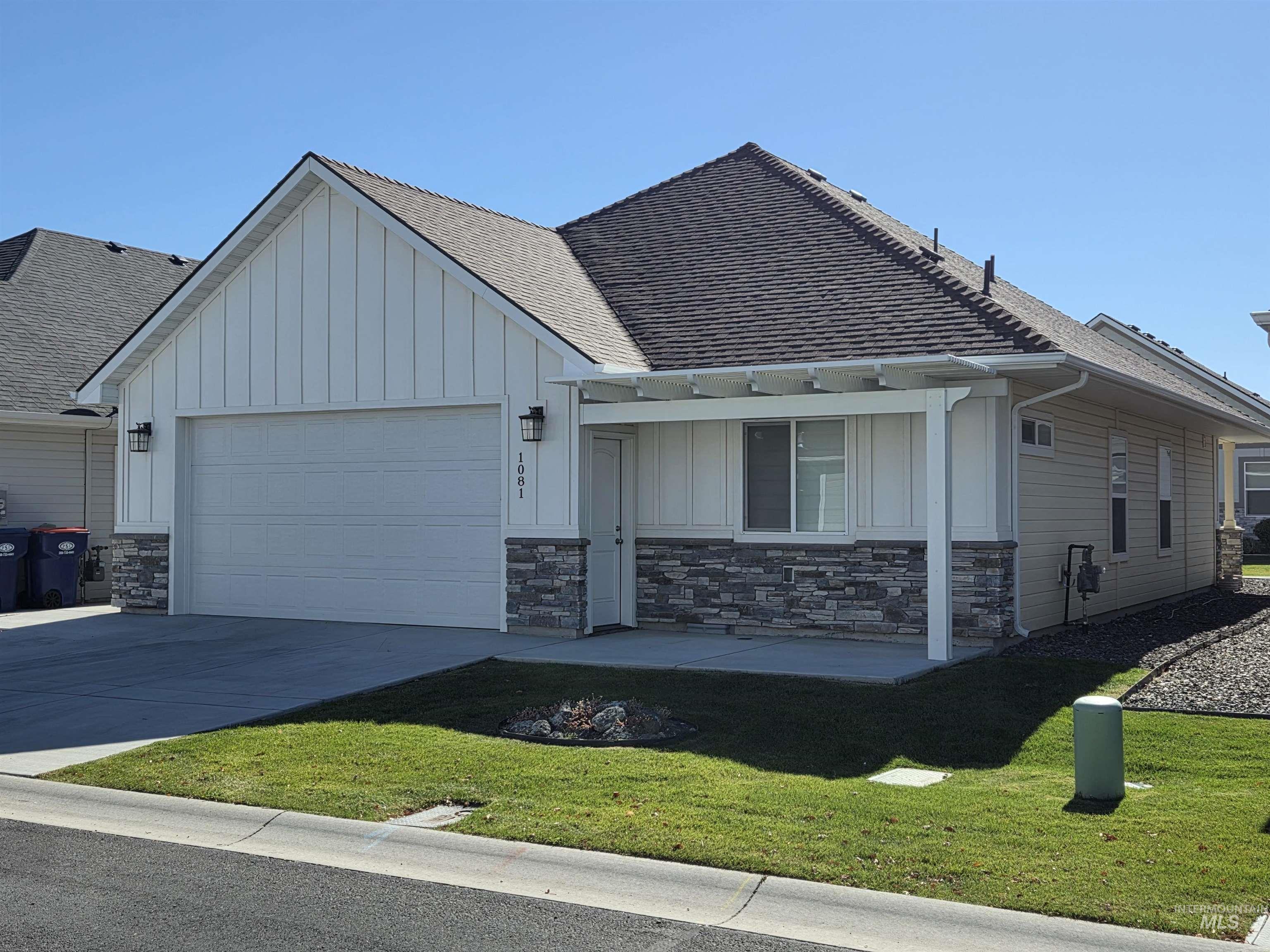 1081 Cottage Property Photo 2