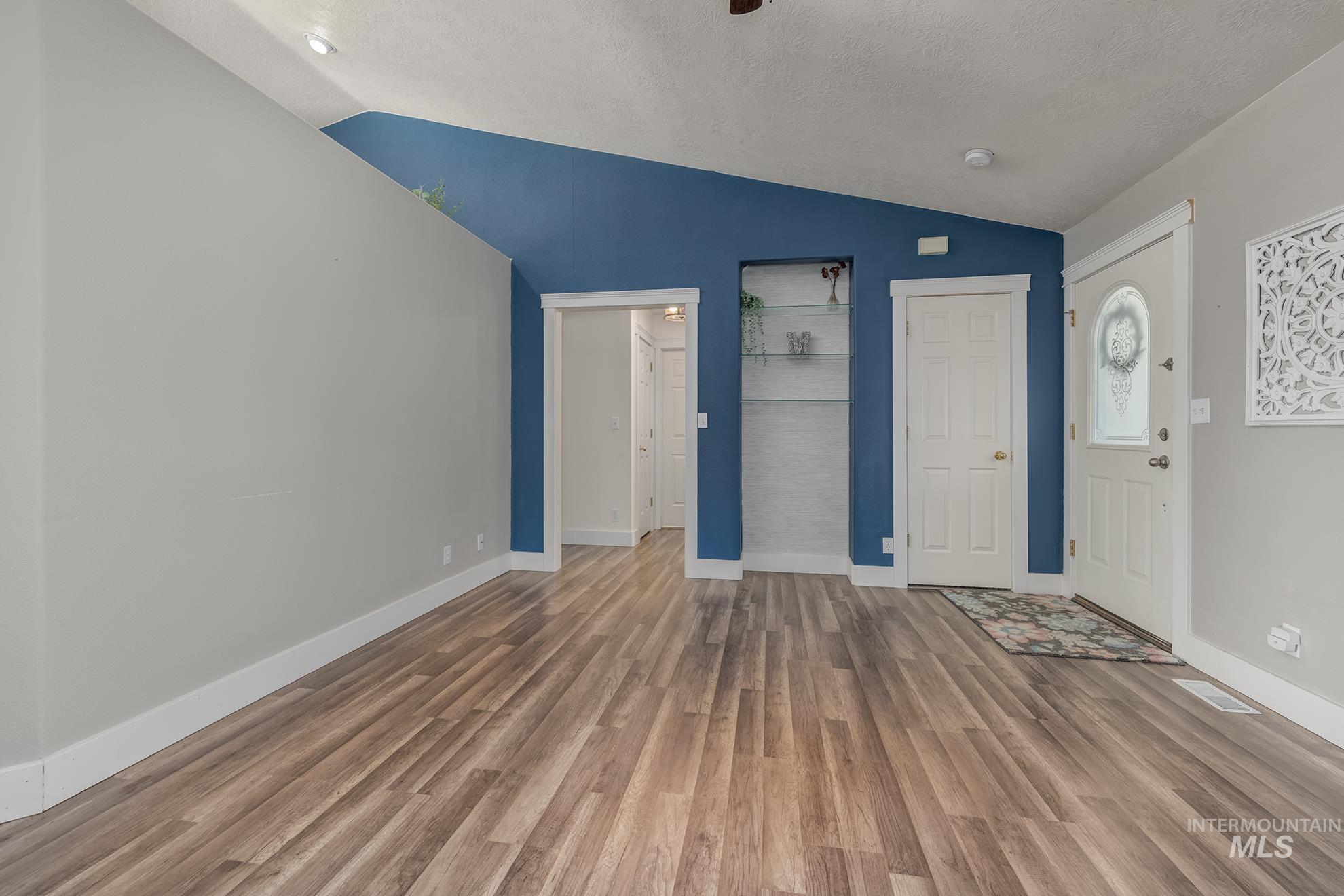 2061 Shelley Dr. Property Photo 4