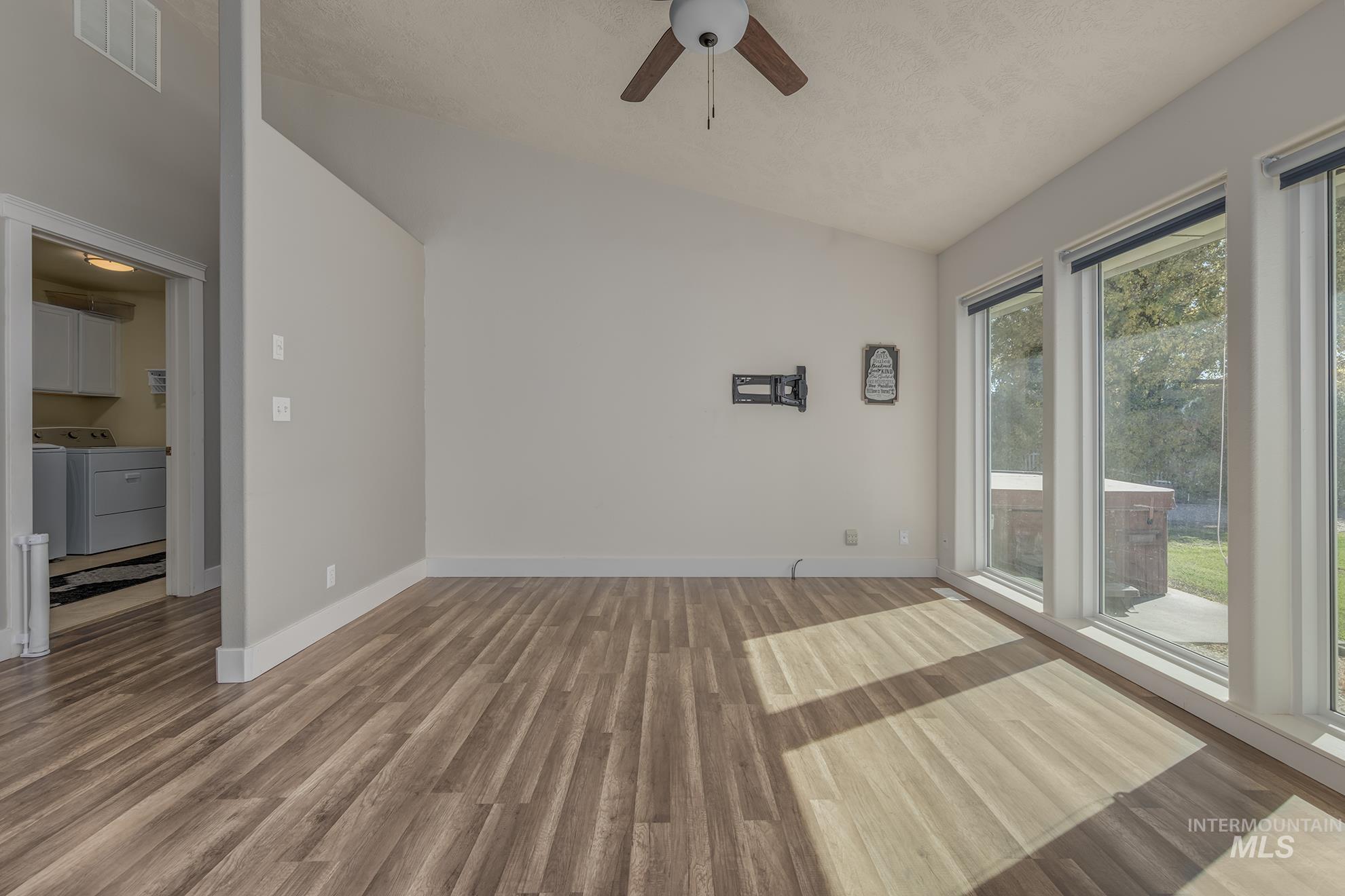 2061 Shelley Dr. Property Photo 8