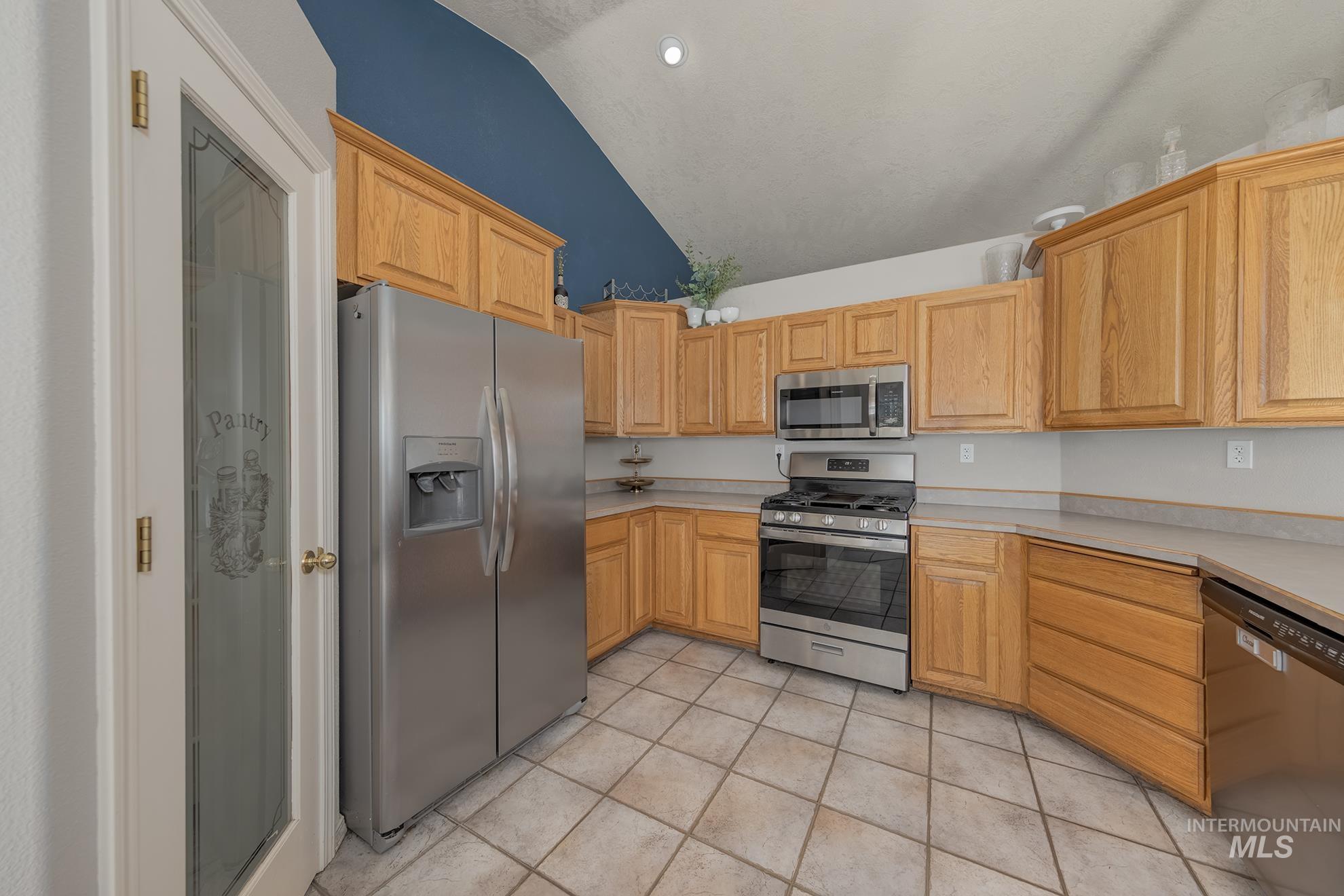 2061 Shelley Dr. Property Photo 11