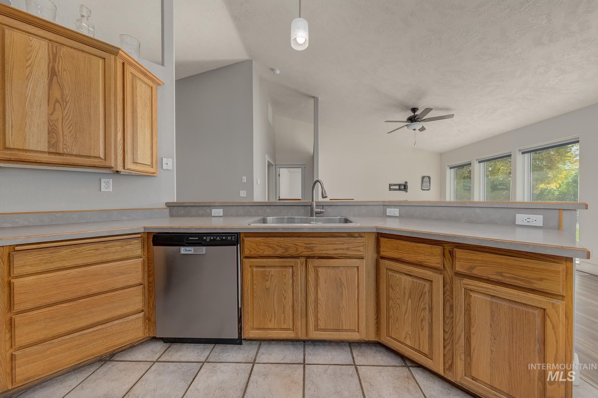 2061 Shelley Dr. Property Photo 12