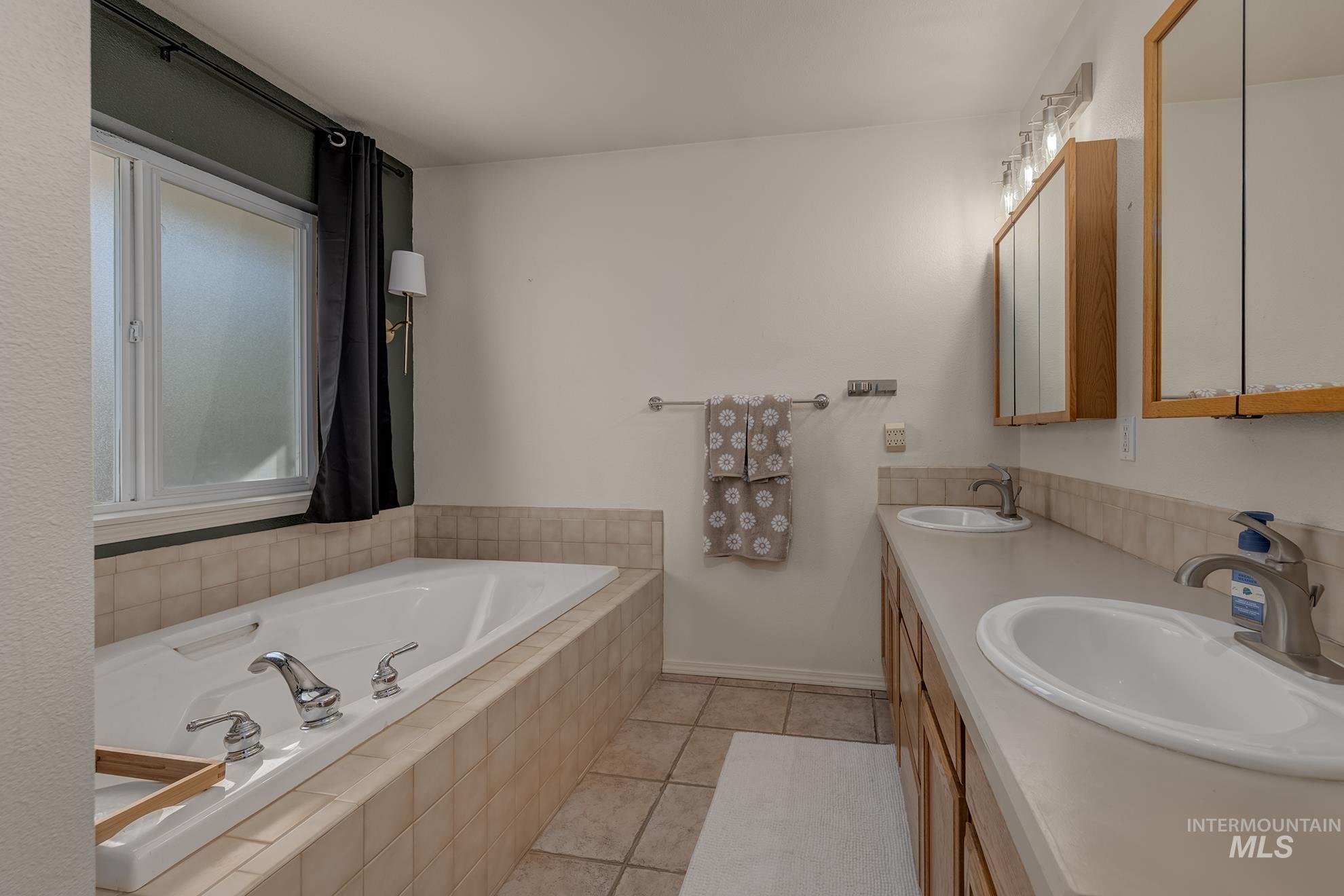 2061 Shelley Dr. Property Photo 19