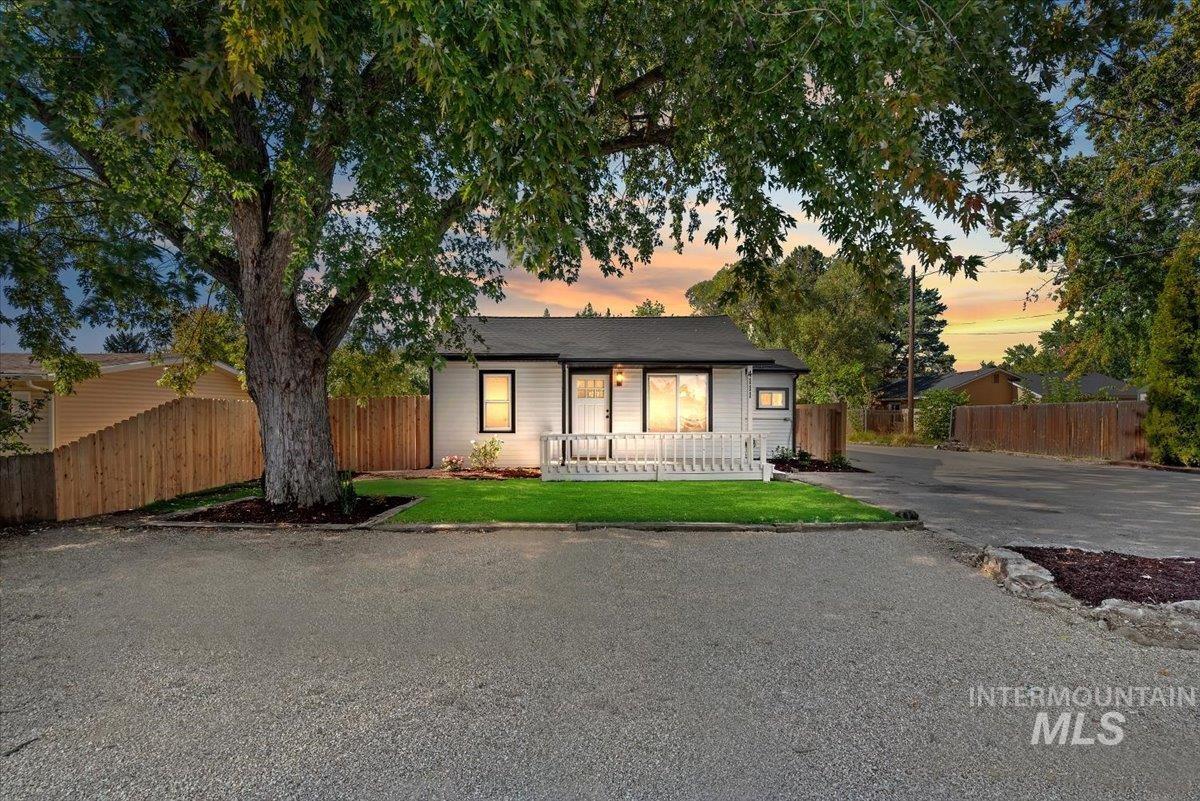4111 N Christine St. Property Photo 1
