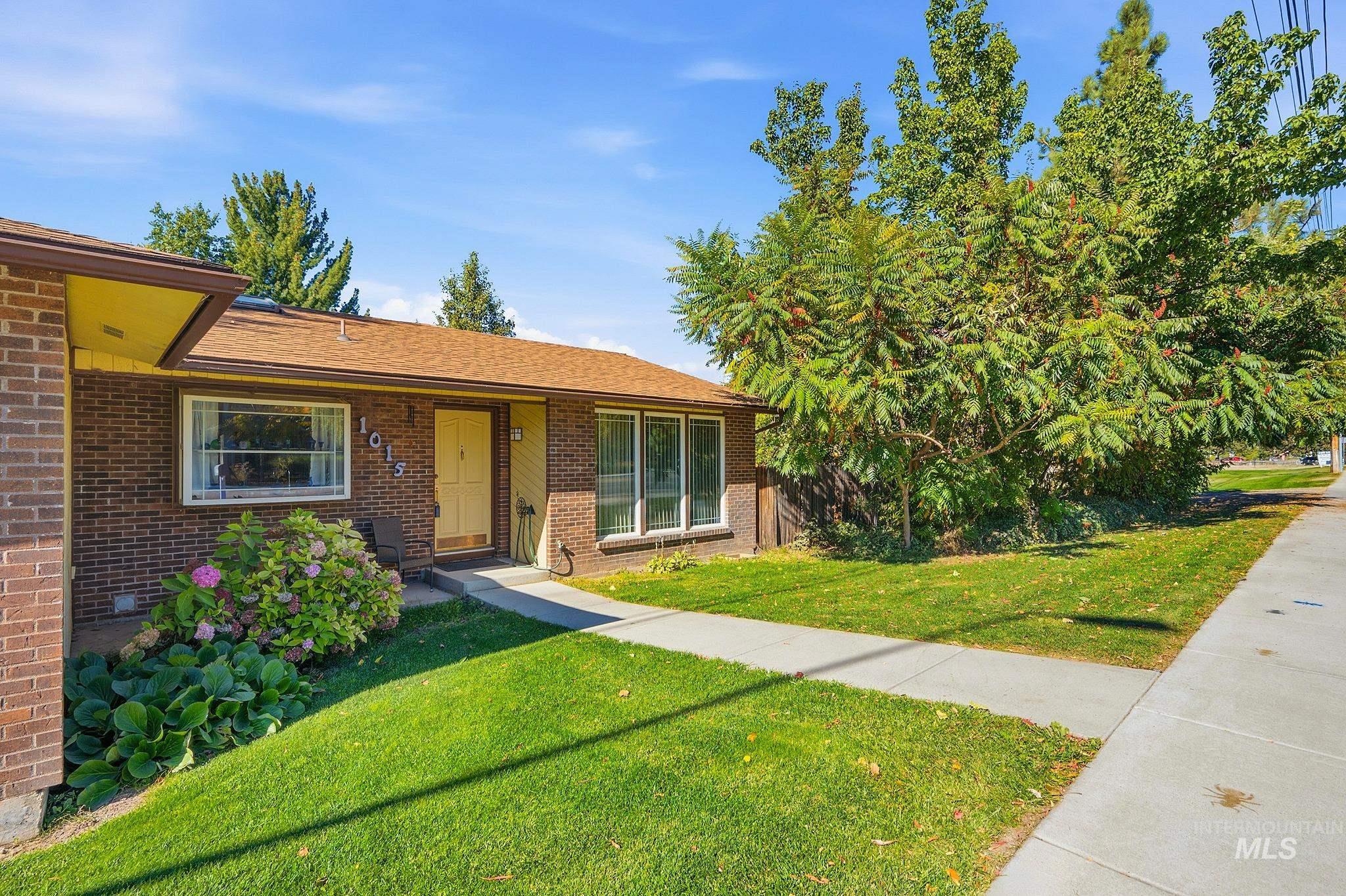 1015 N Maple Grove Rd Property Photo