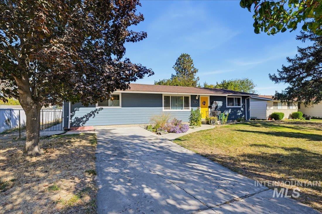400 Carlton Property Photo 3