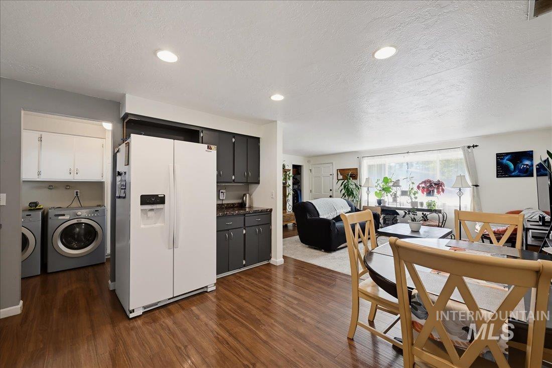 400 Carlton Property Photo 11