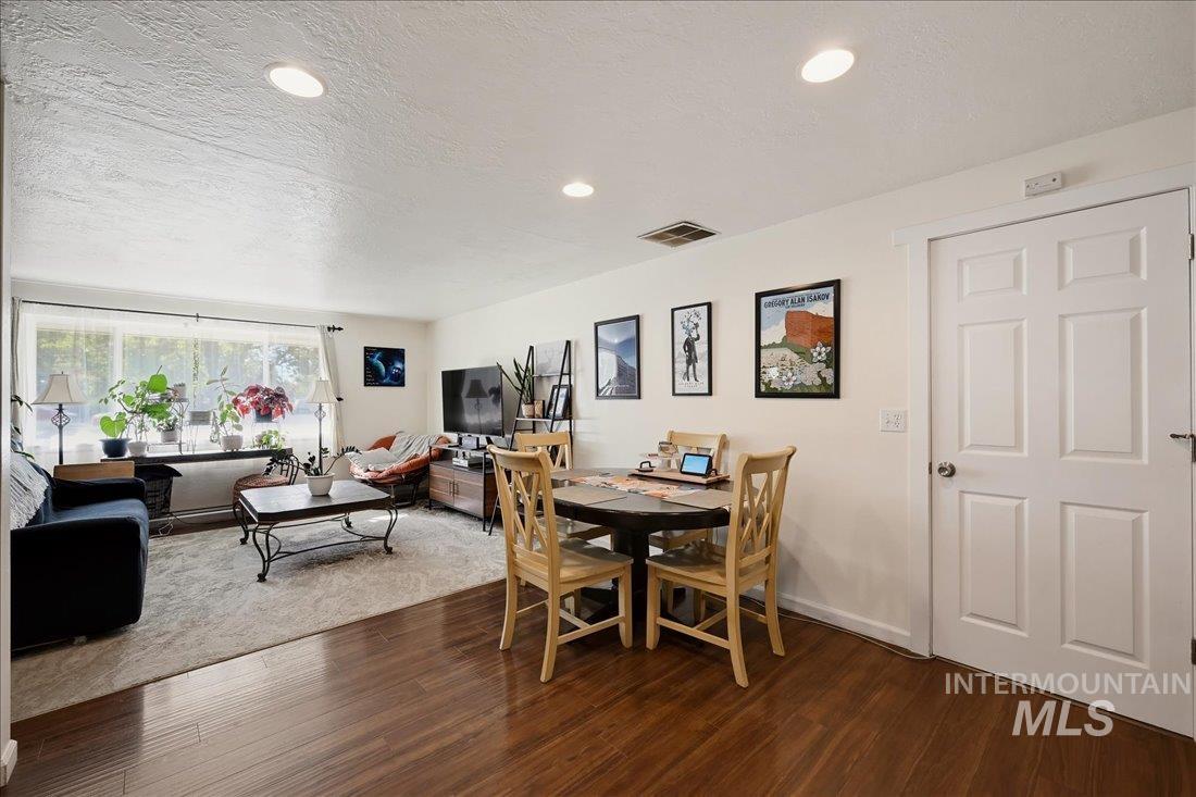 400 Carlton Property Photo 12