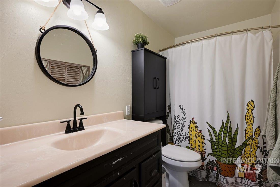 400 Carlton Property Photo 13