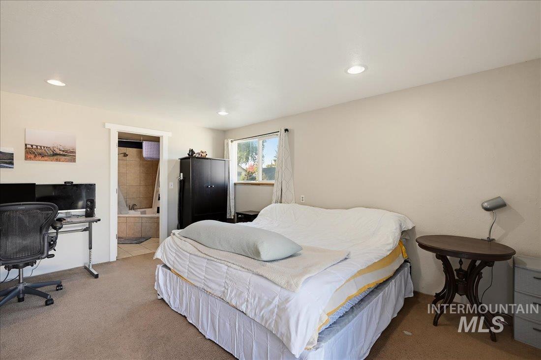 400 Carlton Property Photo 15