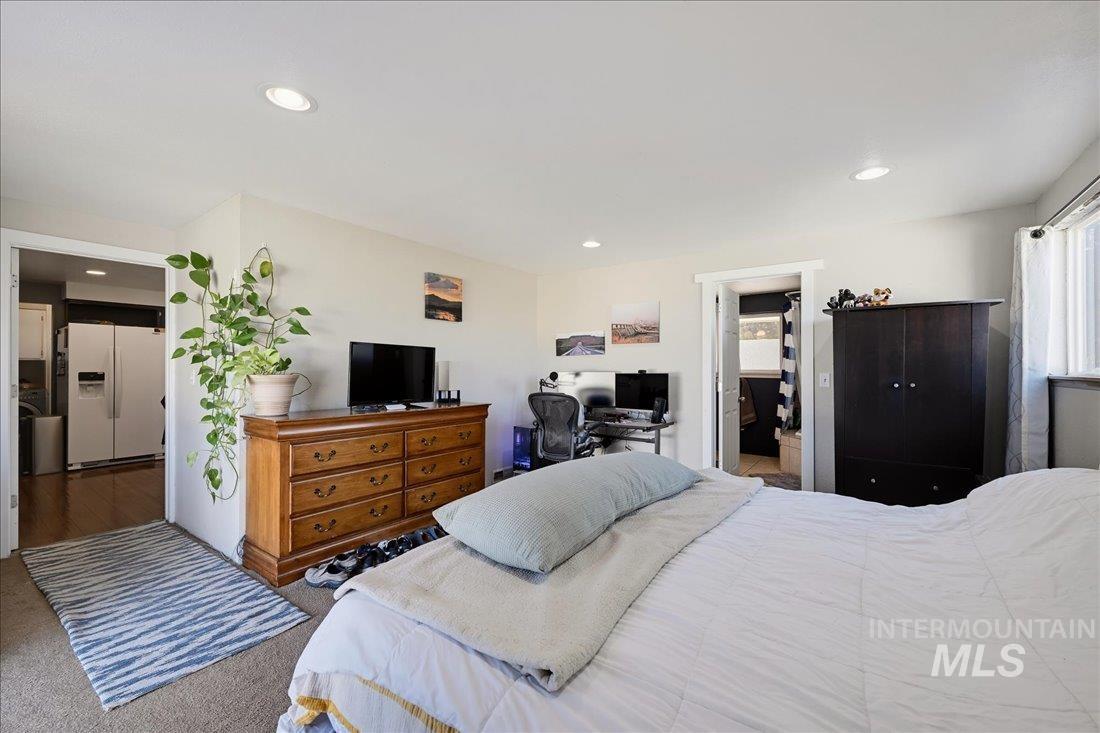 400 Carlton Property Photo 16